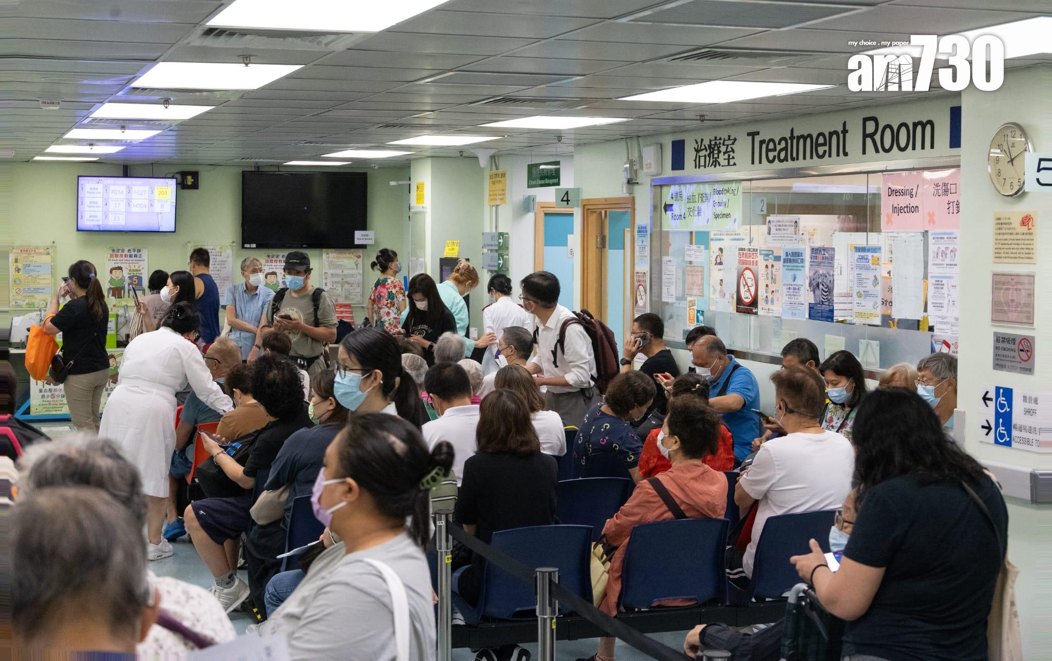 醫務衞生局局長、其他官員和前線醫護人員一同響應接種疫苗。(蘇文傑攝)