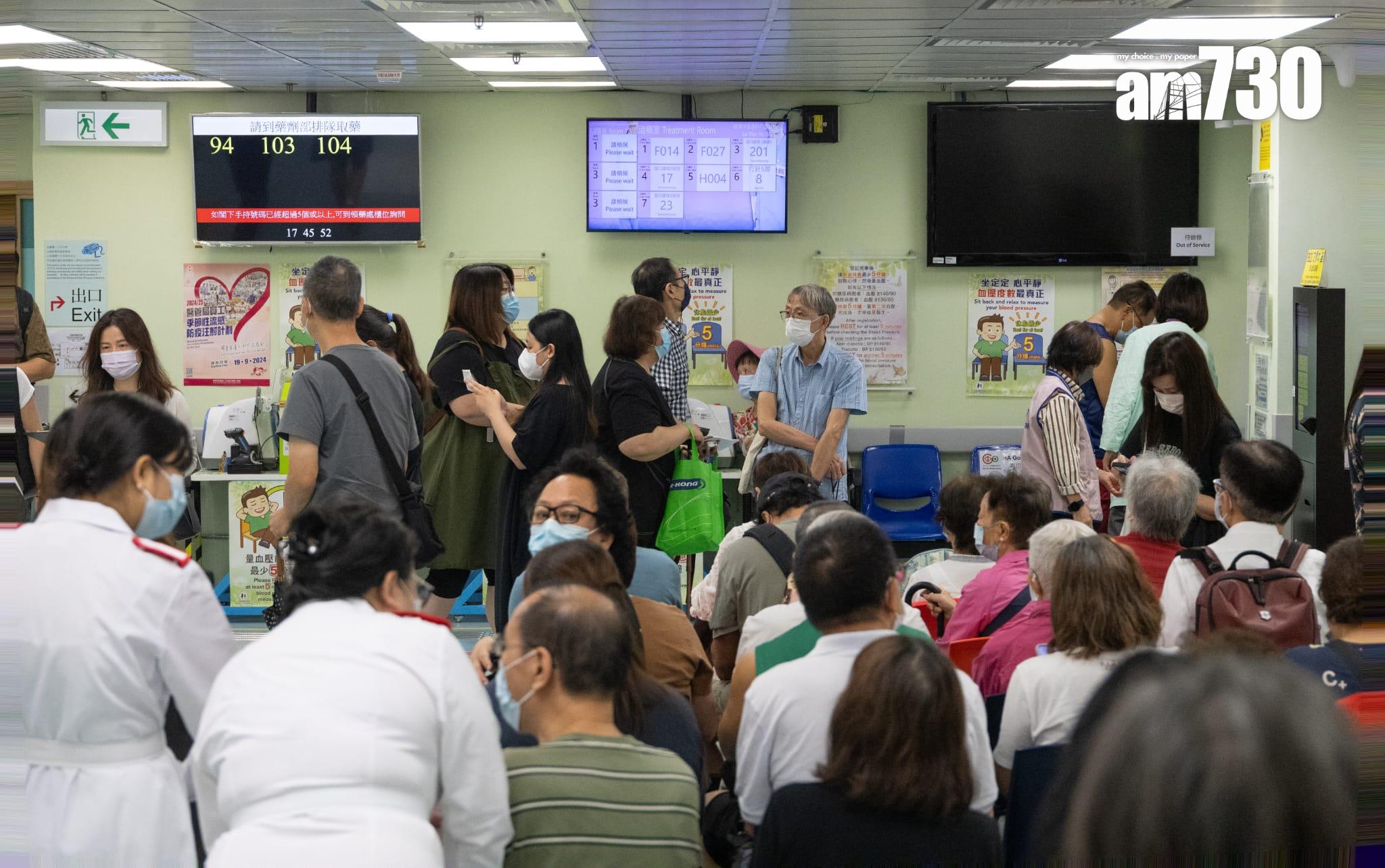 醫務衞生局局長、其他官員和前線醫護人員一同響應接種疫苗。(蘇文傑攝)