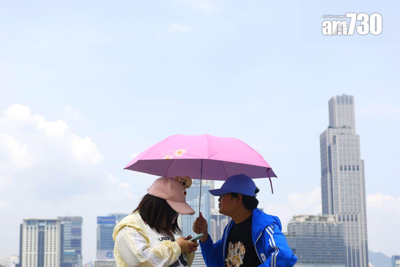 天文台表示,摩羯已增強為颱風(林俊源攝)