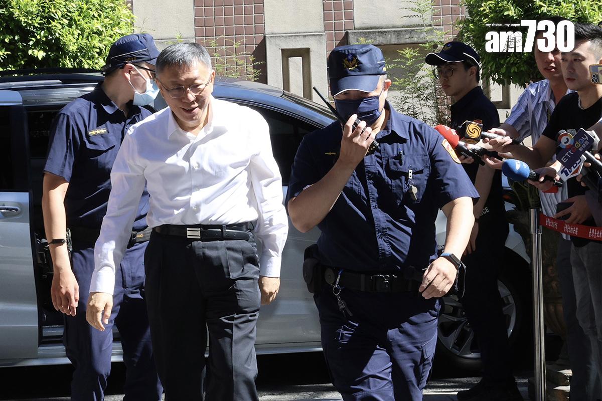 柯文哲(左)就京華城弊案第二次羈押庭出庭應訊。(中通社)