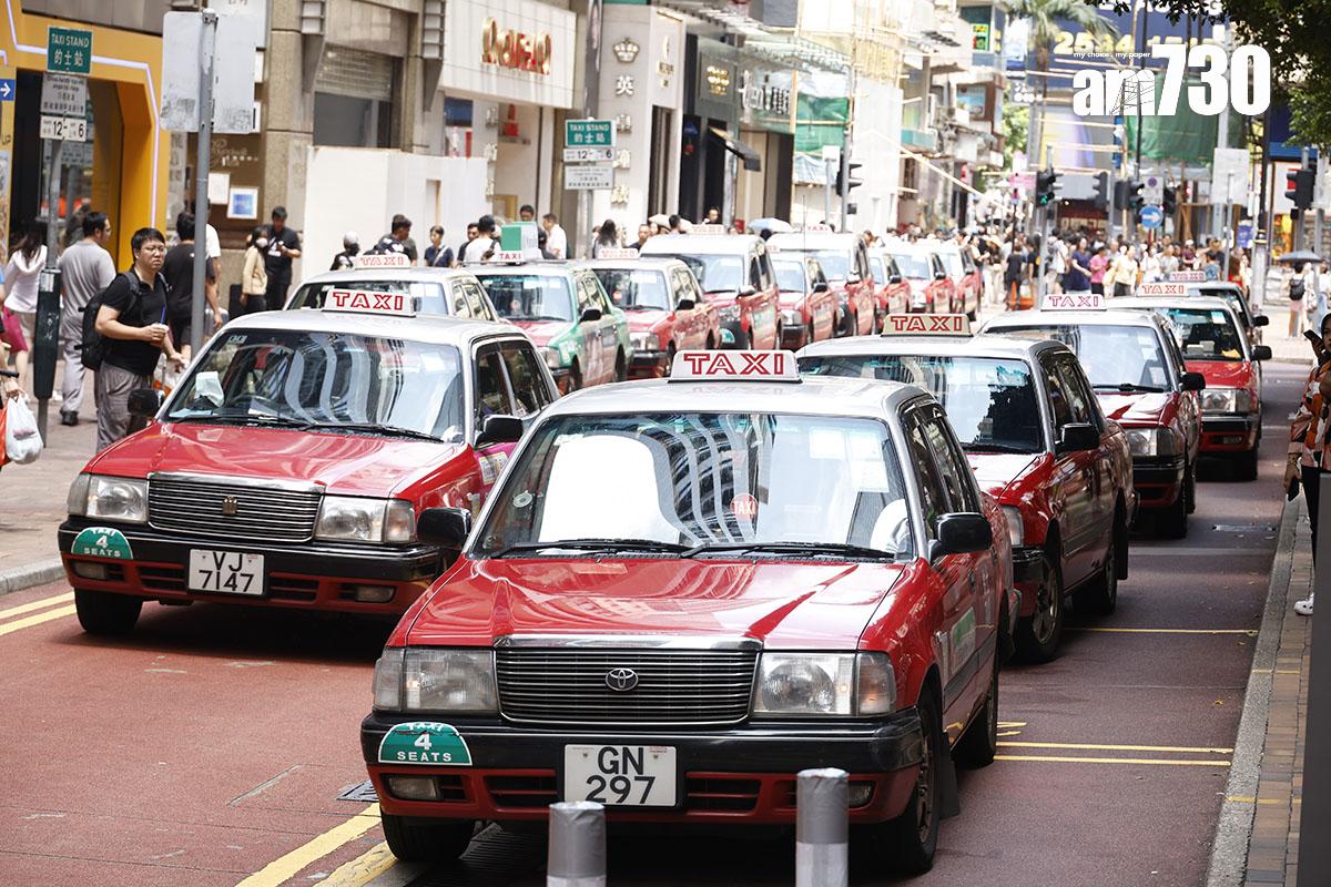 運輸署數據顯示,去年的士日均乘客人次比2019年跌15%。(林俊源攝)