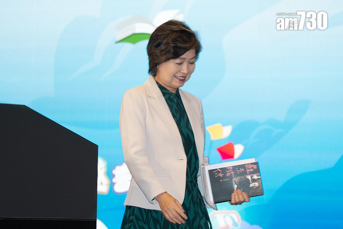 蔡若蓮在長子離世後,靠閱讀不同書籍走出傷痛。(資料圖片)