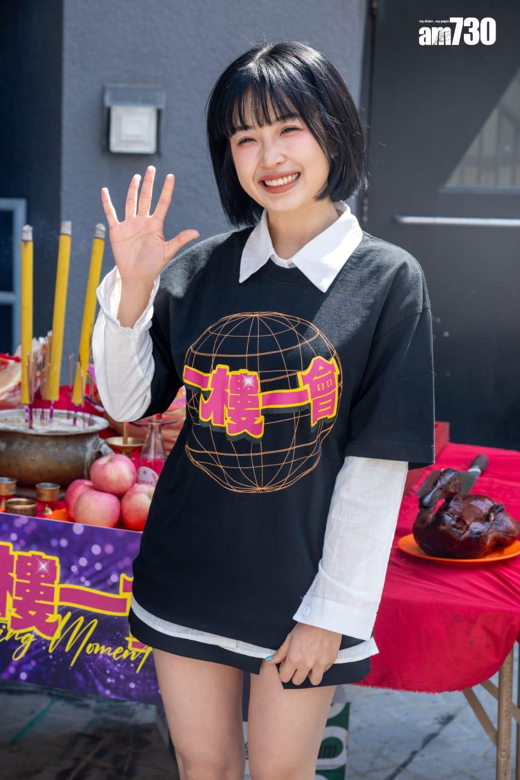 嘉盈挑戰舞台劇,更扮演年輕鳳姐。 (陳奕釗攝)