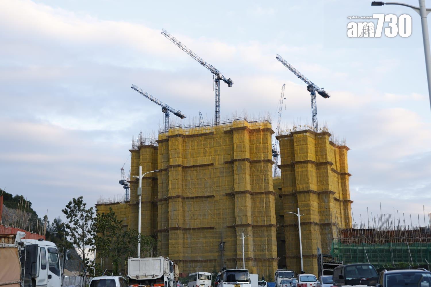 有傳媒報道,長實位於安達臣道首置項目地盤出現工程問題。長實表示有關樓宇的紮鐵及鋼筋工序仍在進行中,並未完成,駐地盤結構工程師亦未進行相關檢測。(林俊源攝)