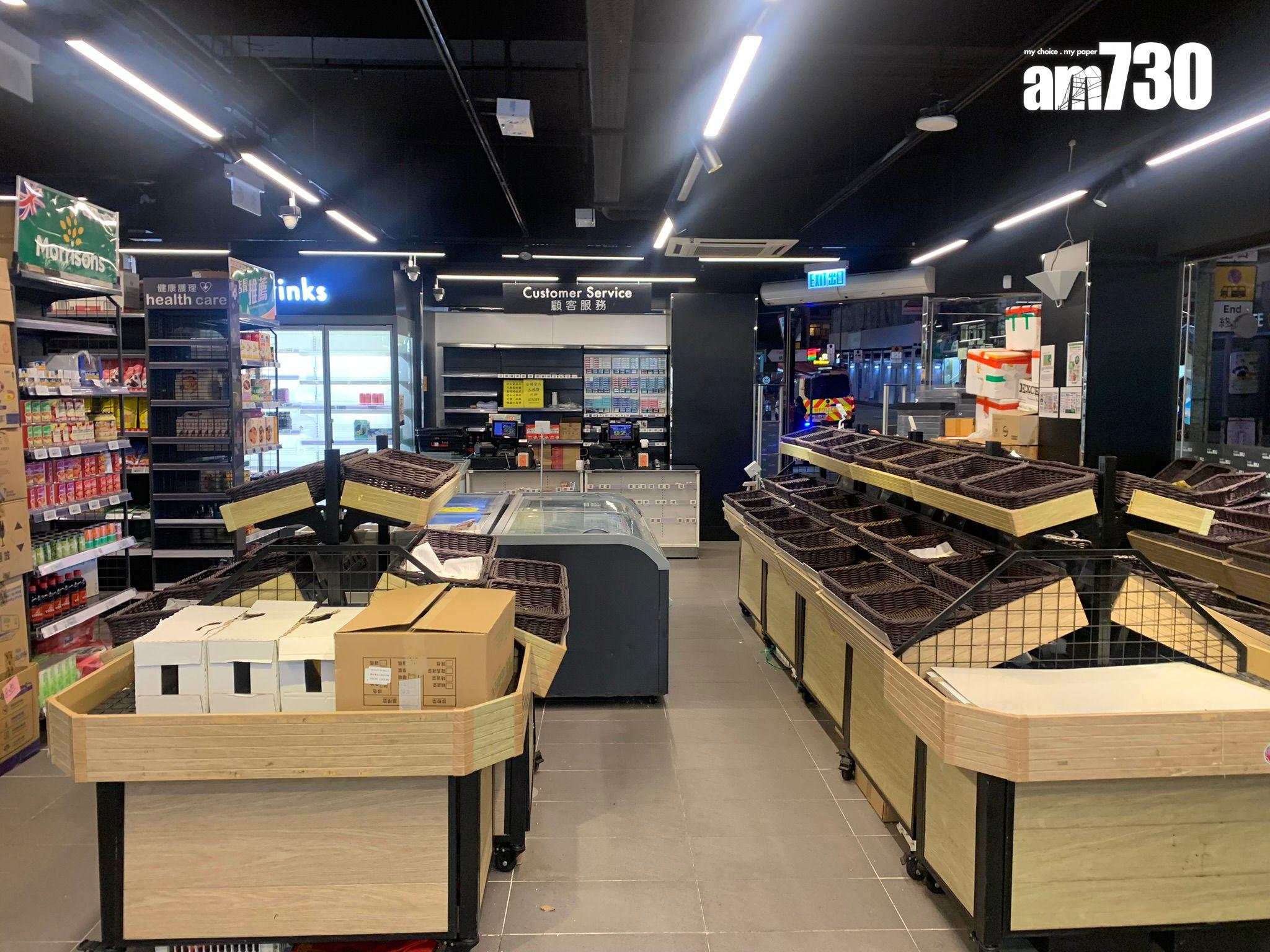 天后銀幕街U購分店貼有結業通告,10月19日為最後營業日,店內亦張貼全場貨品六折的告示,逾半貨架已清空(《am730》記者攝)