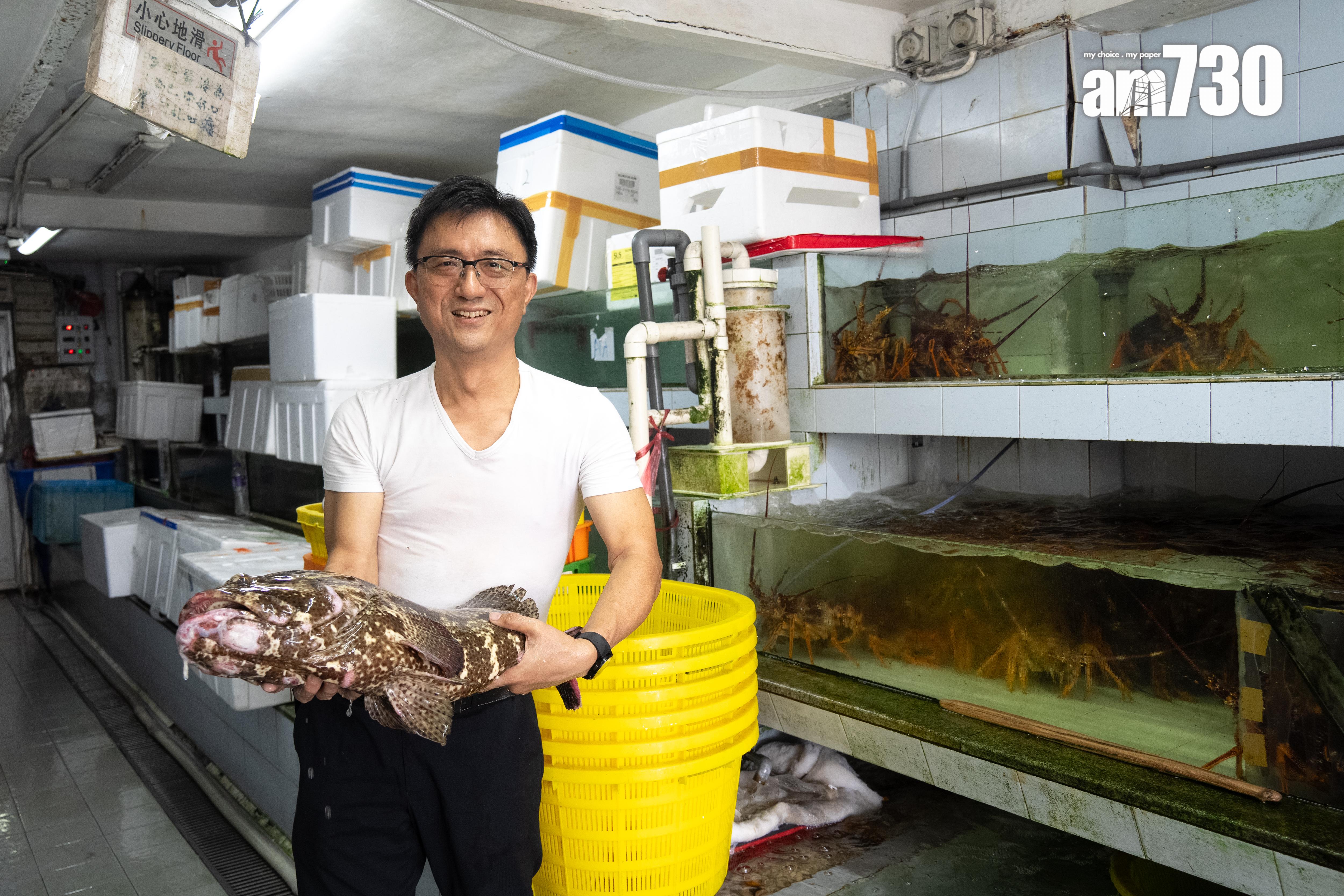 Leo 在茶果嶺自置舖位經營海鮮店長達28年,一直供應海鮮予海港酒家。