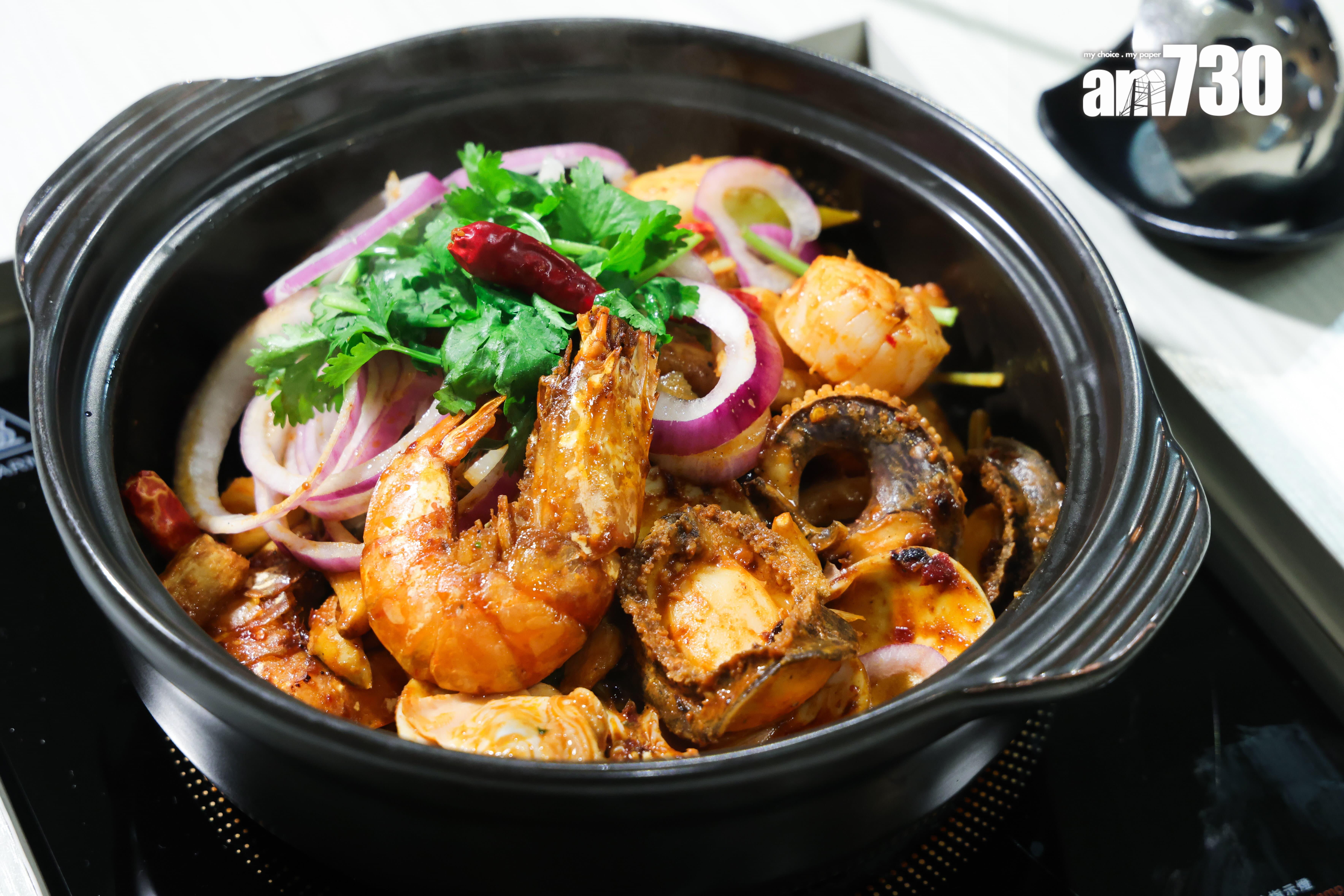 惹味醬炒海鮮煲 細煲$408 越南大虎蝦、大連鮑魚、刺身級帶子、墨魚鬚及大沙白均細嫩入味。