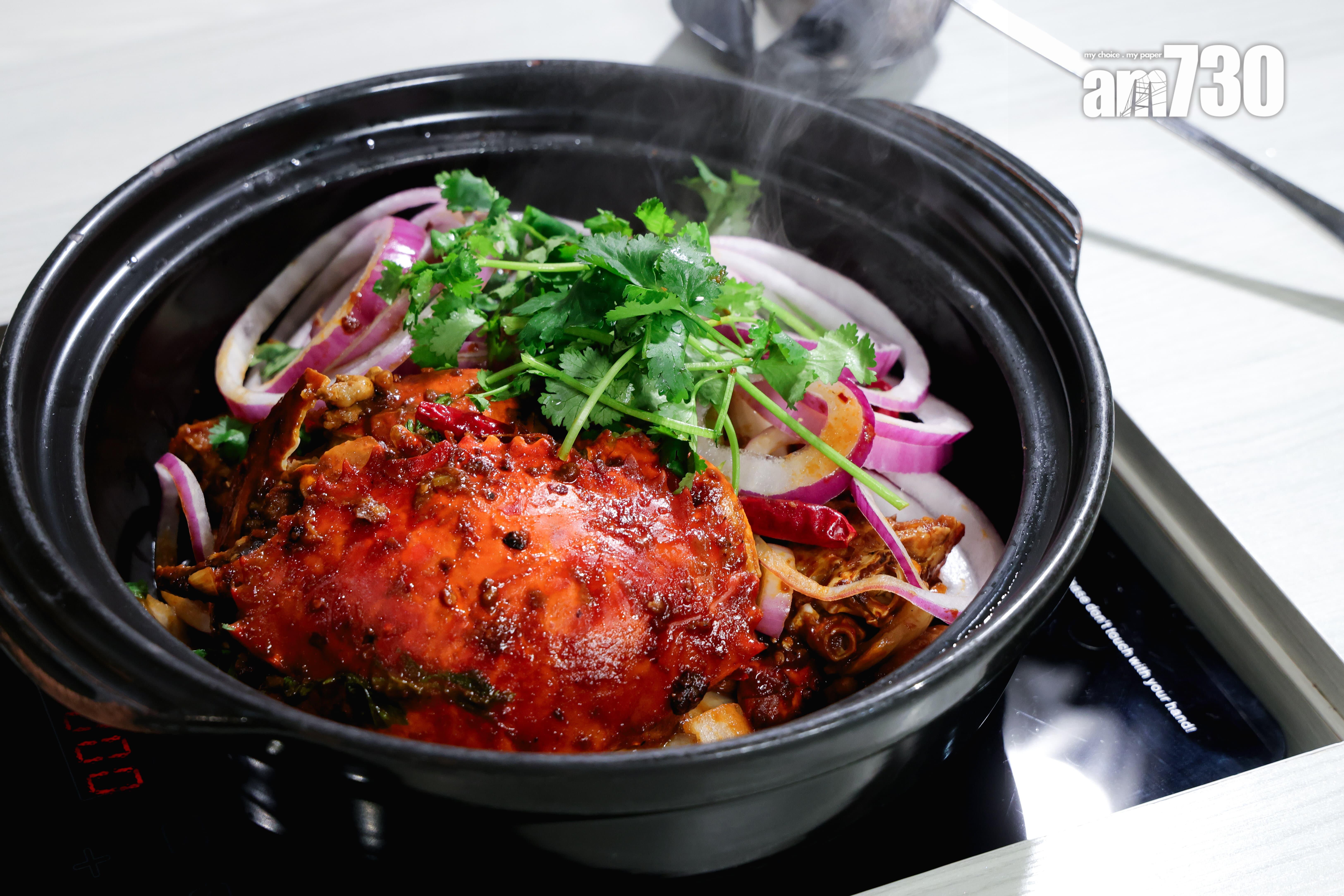 原隻蟹雞煲 時價 當膏蟹的油香滲入雞件中,令香味紛陳的雞煲醬料層次更豐富。