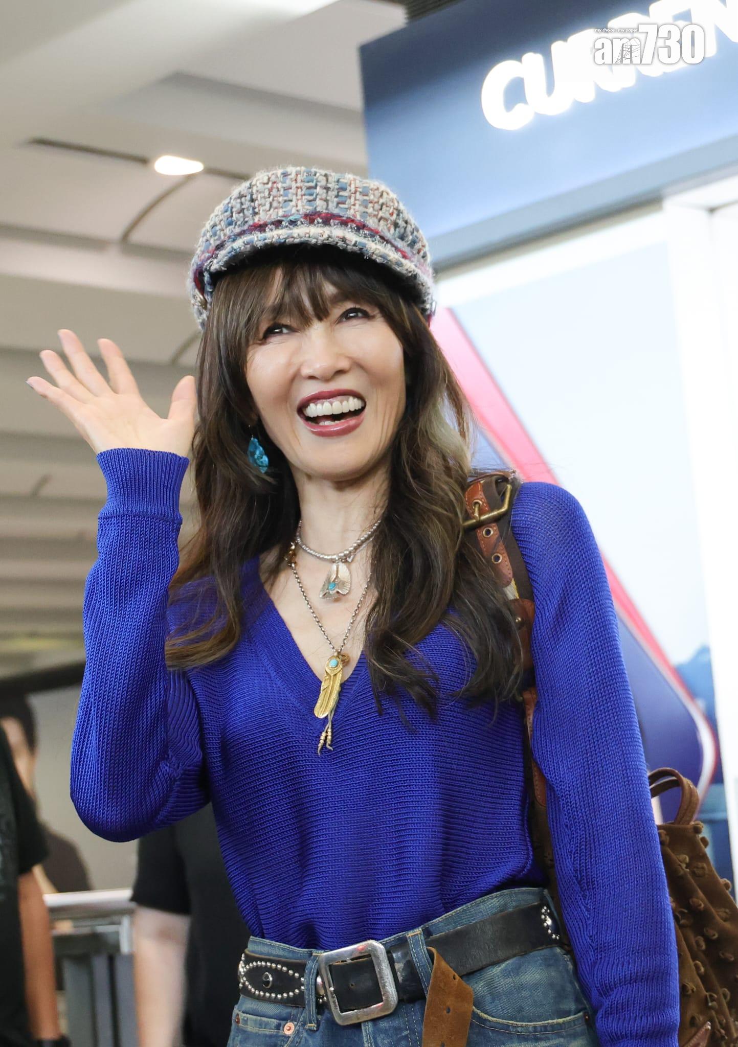 靜香停低受訪及收粉絲禮物,十分親民。 (吳康琦攝)