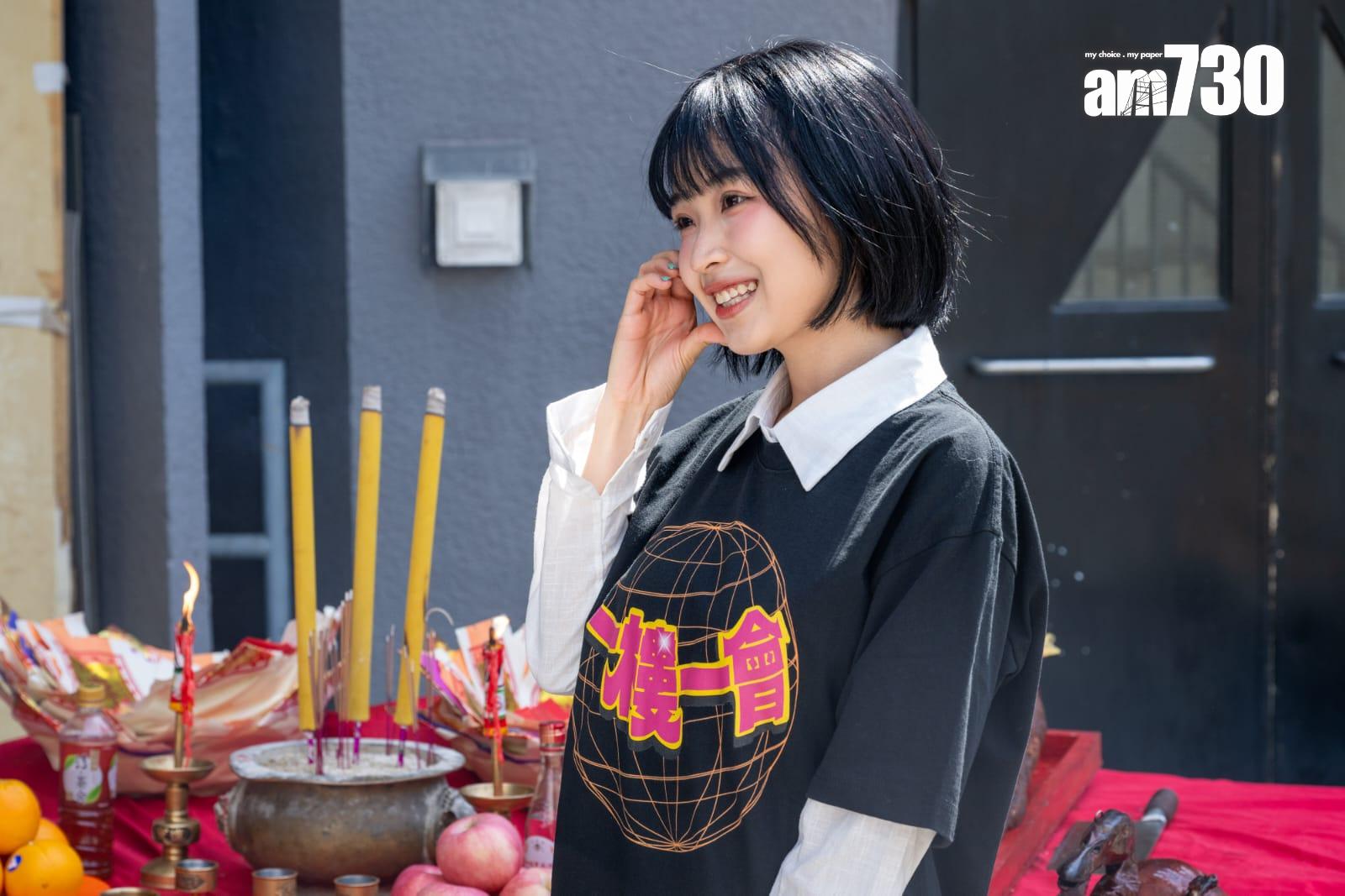 嘉盈挑戰舞台劇,更扮演年輕鳳姐。 (陳奕釗攝)