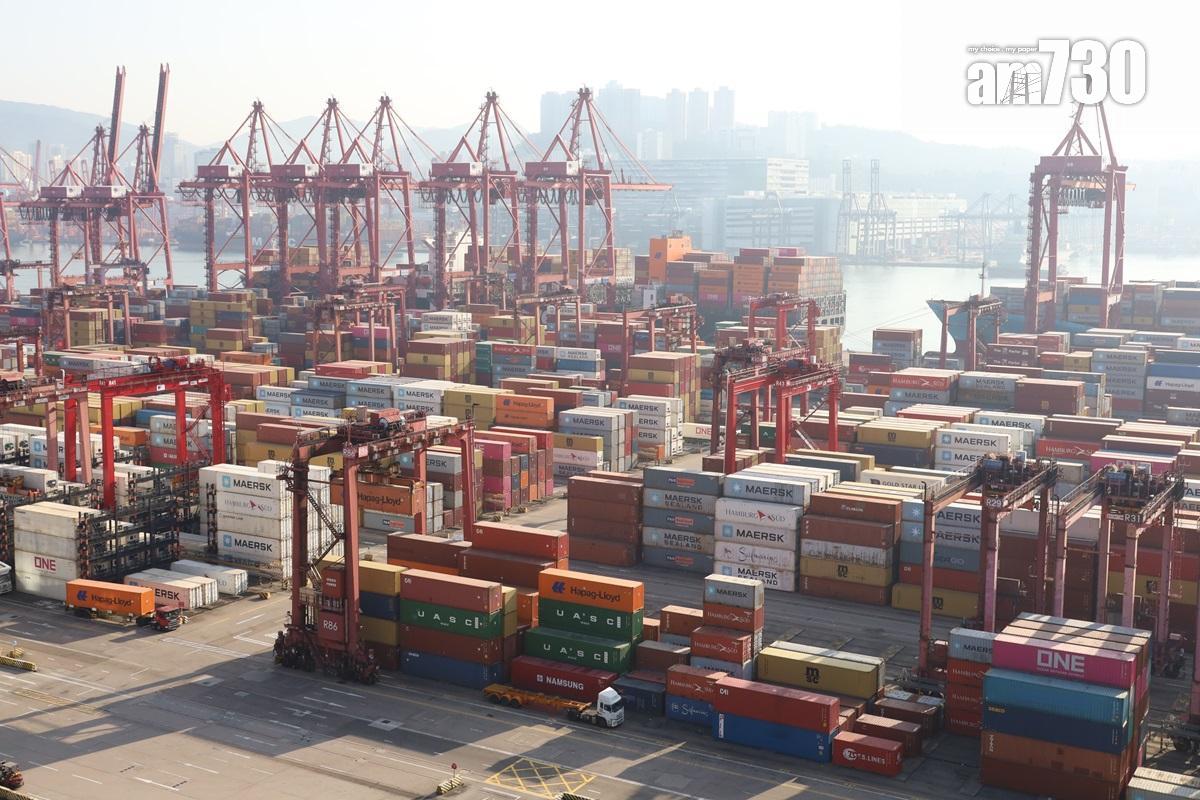 有全球港口吞吐量最新統計數據顯示,香港跌出全球十大貨櫃港口之列。(資料圖片/鍾式明攝)