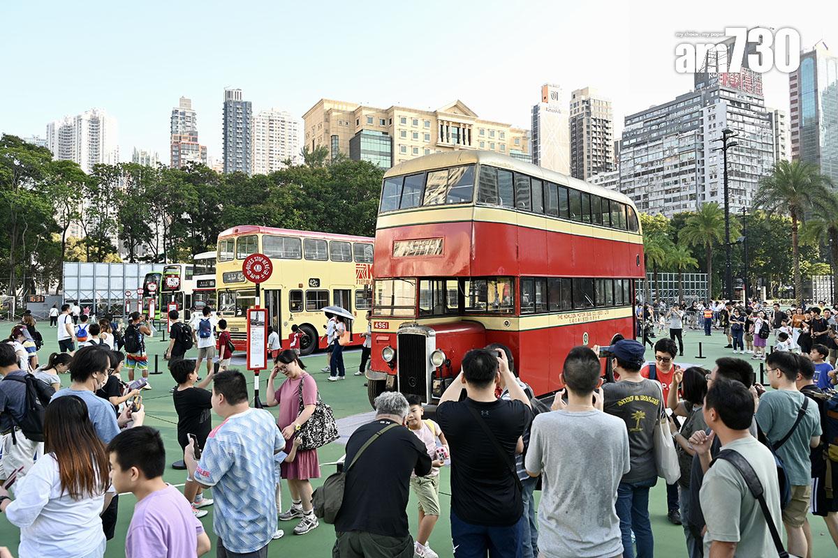 維園一連4日舉行國慶75周年巴士展覽,展出多輛退役巴士。(資料圖片/中新社)