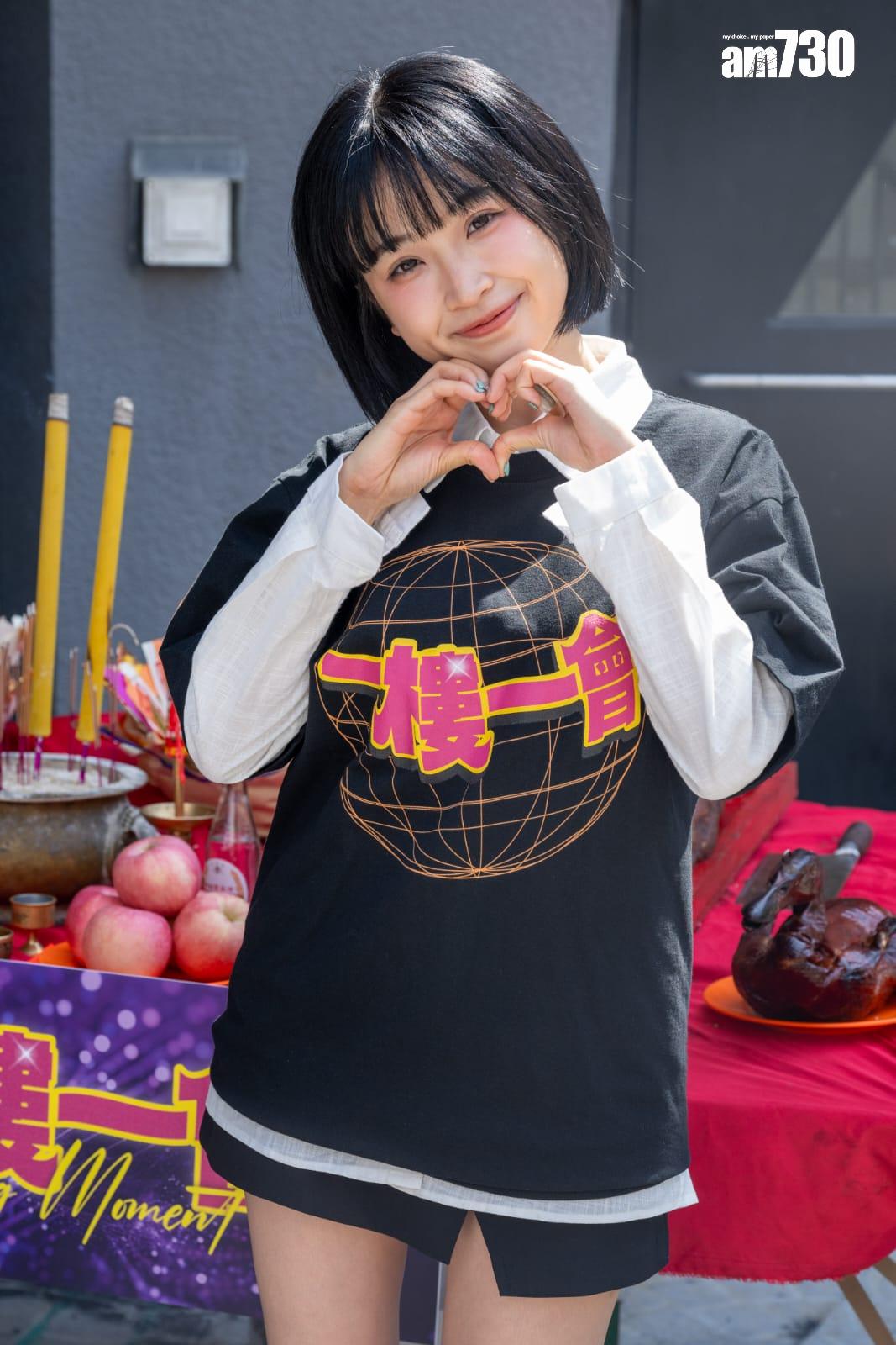 嘉盈挑戰舞台劇,更扮演年輕鳳姐。 (陳奕釗攝)