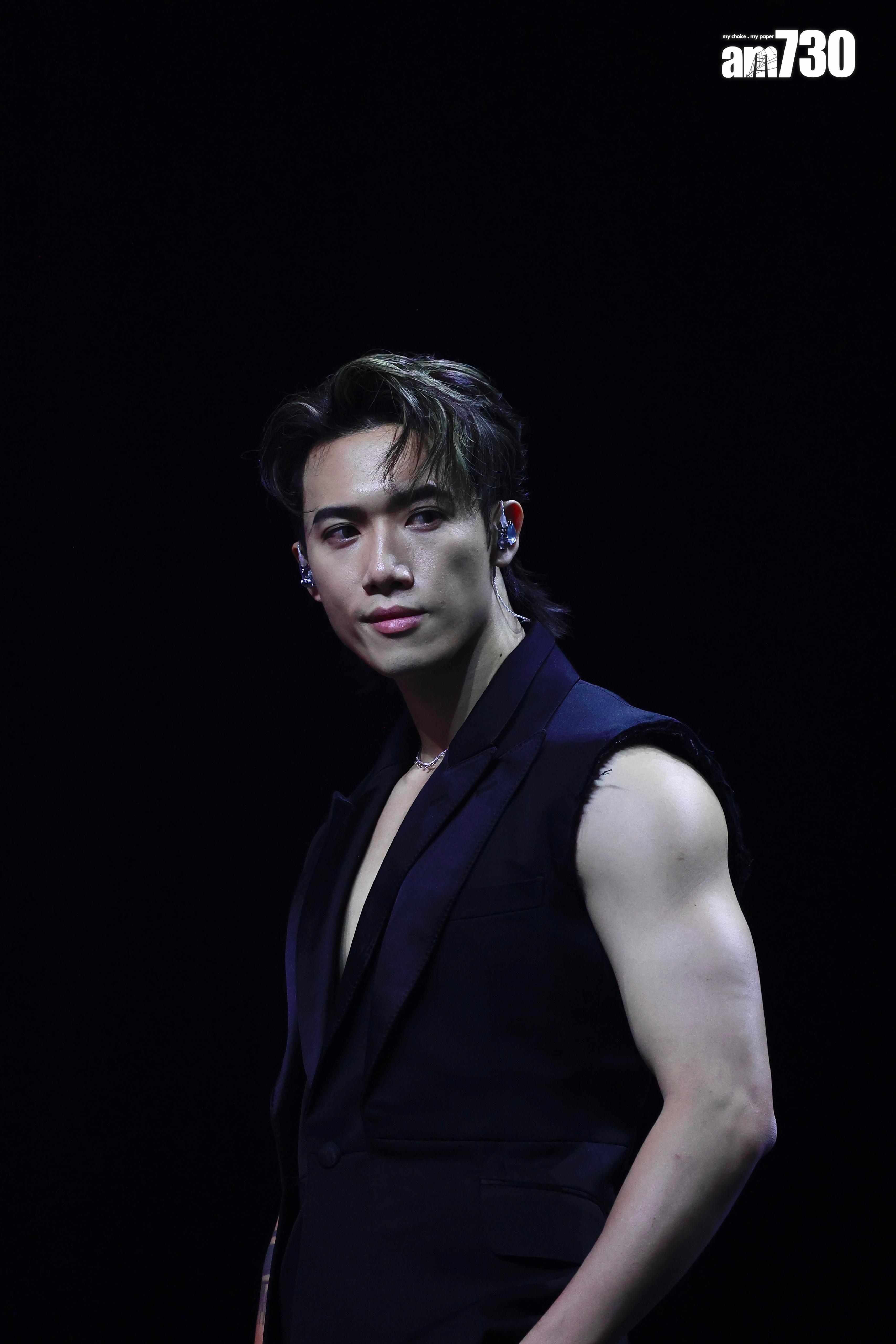 「大表波」Stanley穿背心西裝真空上陣。(娛樂組攝)