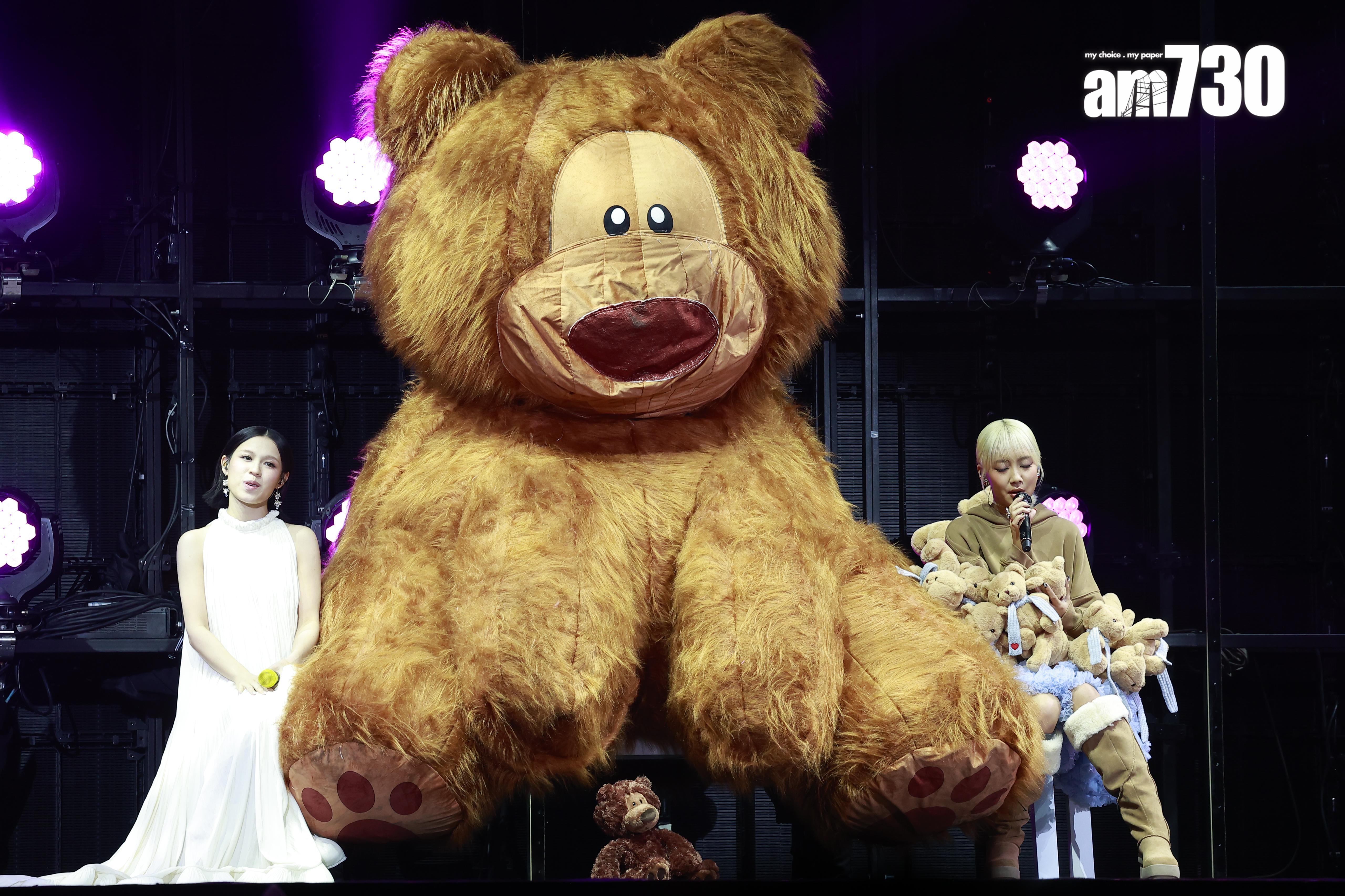 Marf與Winka合唱《奇異小姐》。(娛樂組攝)