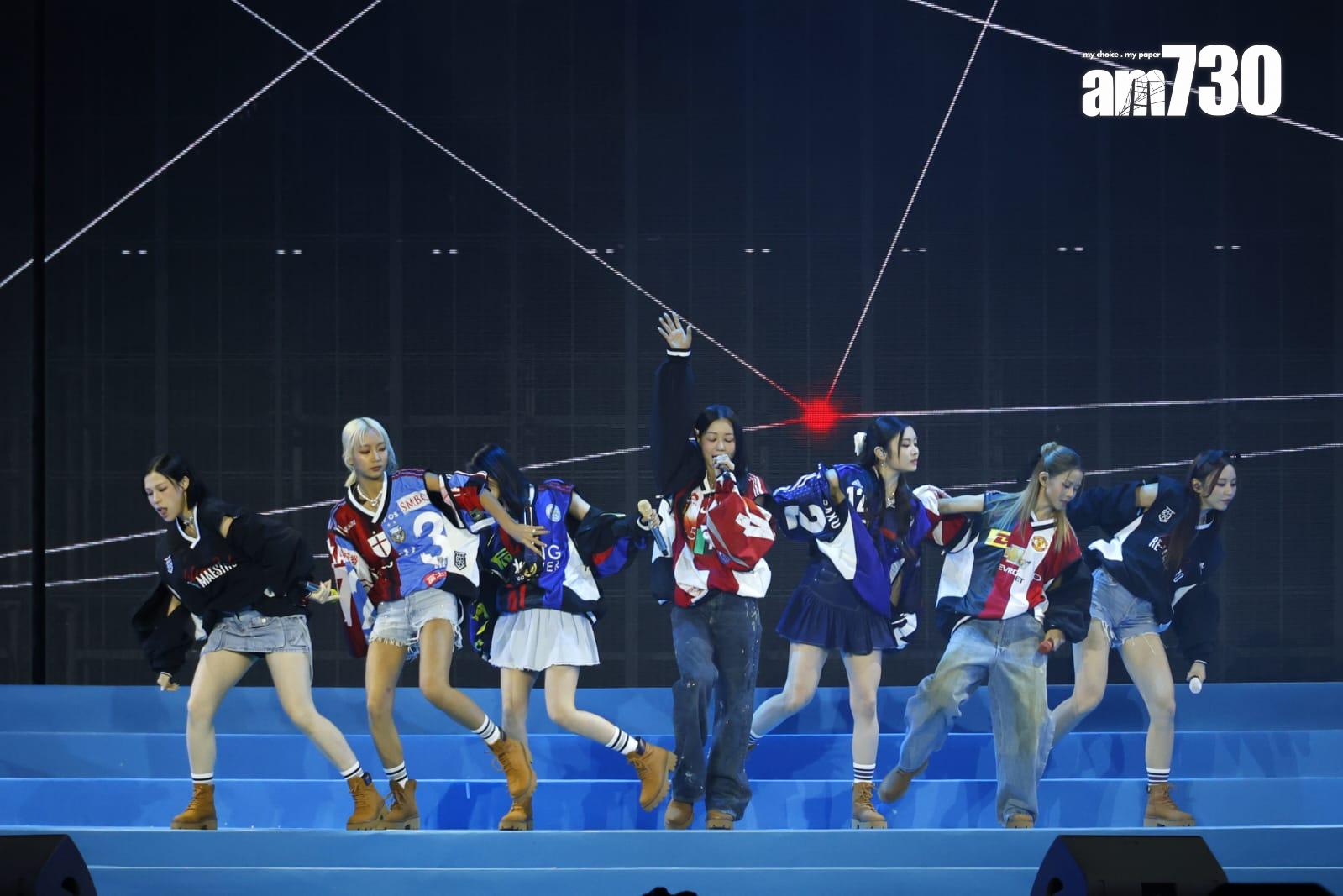 COLLAR在台上跳唱《Atypical》。