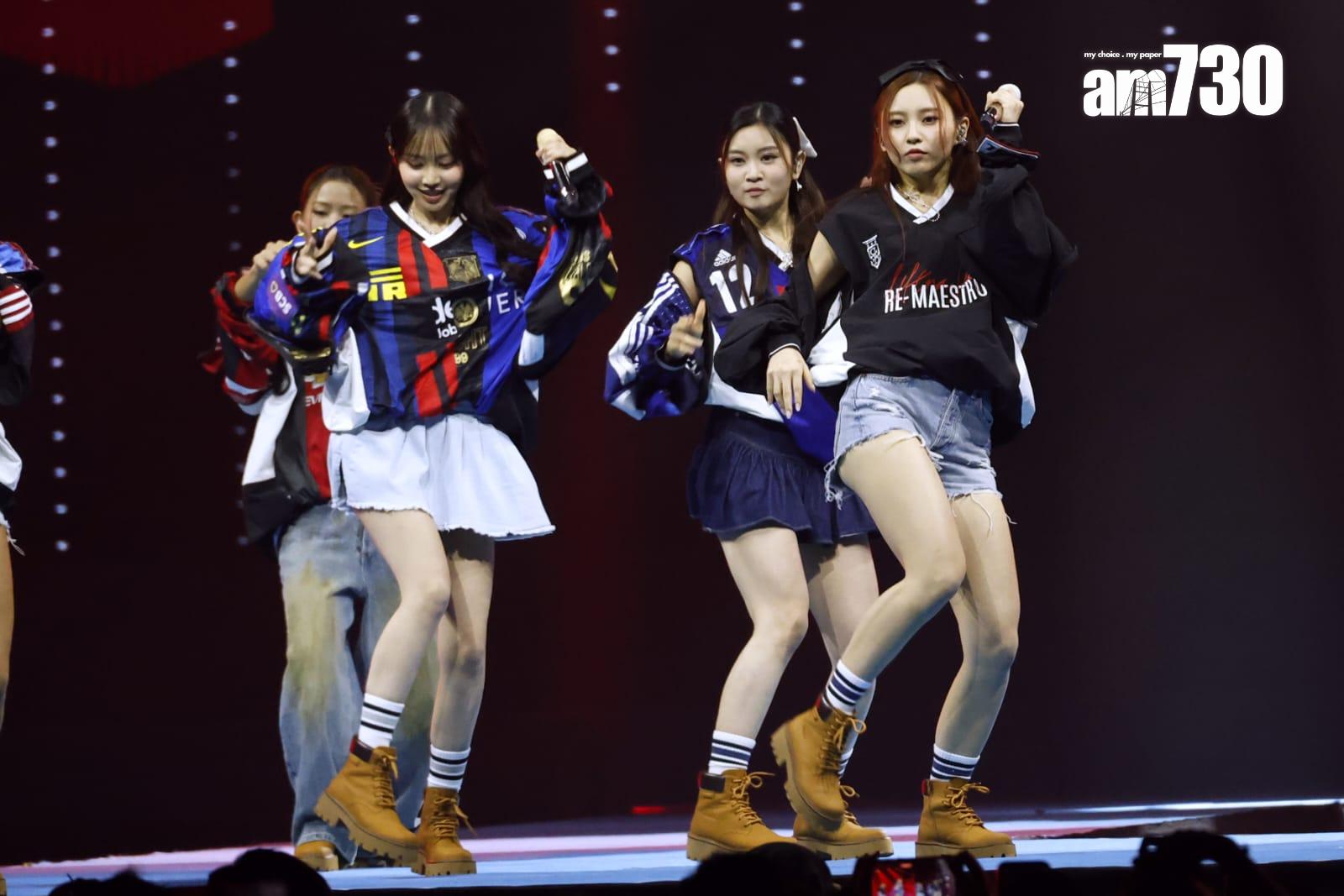 COLLAR在台上跳唱《Atypical》。