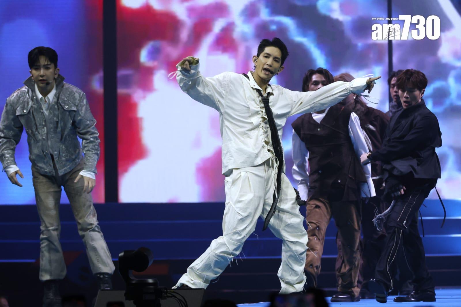 MIRROR首次演唱《Hunt You Down》。