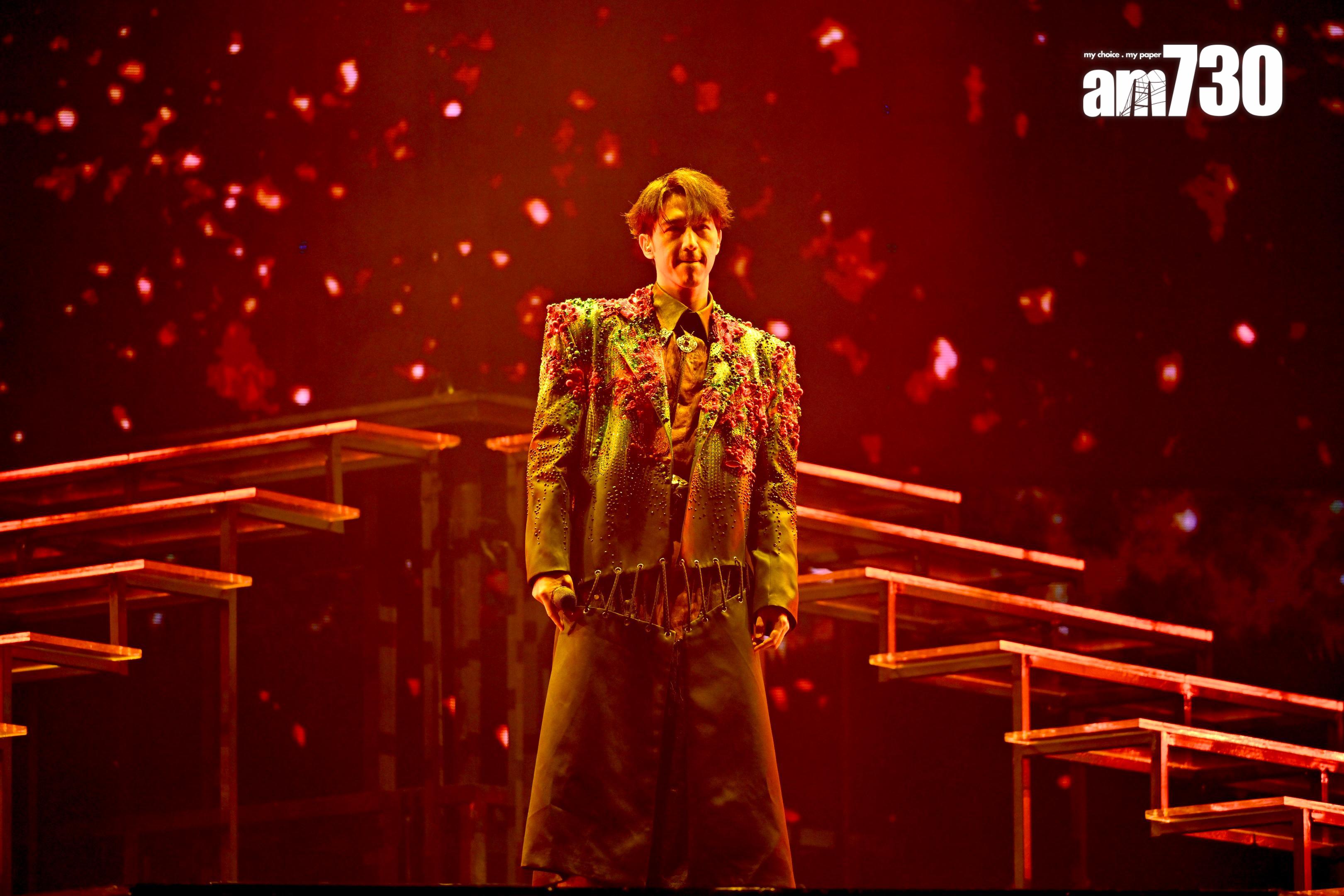 Jay Fung 以《尋找隱世巨聲》、《A New Day》 打頭陣,其後脫去外套唱出《入場人士注意》。