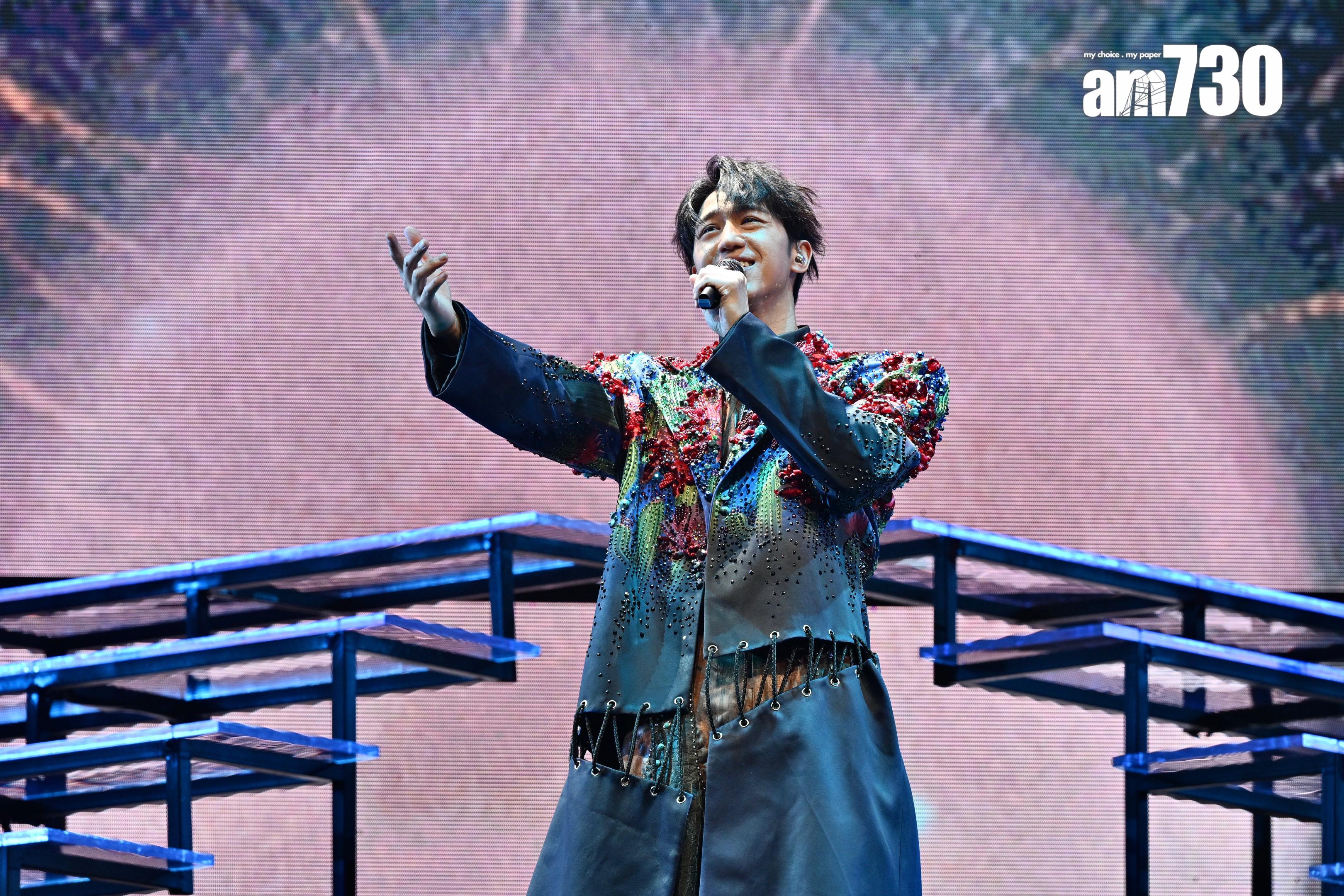 Jay Fung 以《尋找隱世巨聲》、《A New Day》 打頭陣,其後脫去外套唱出《入場人士注意》。