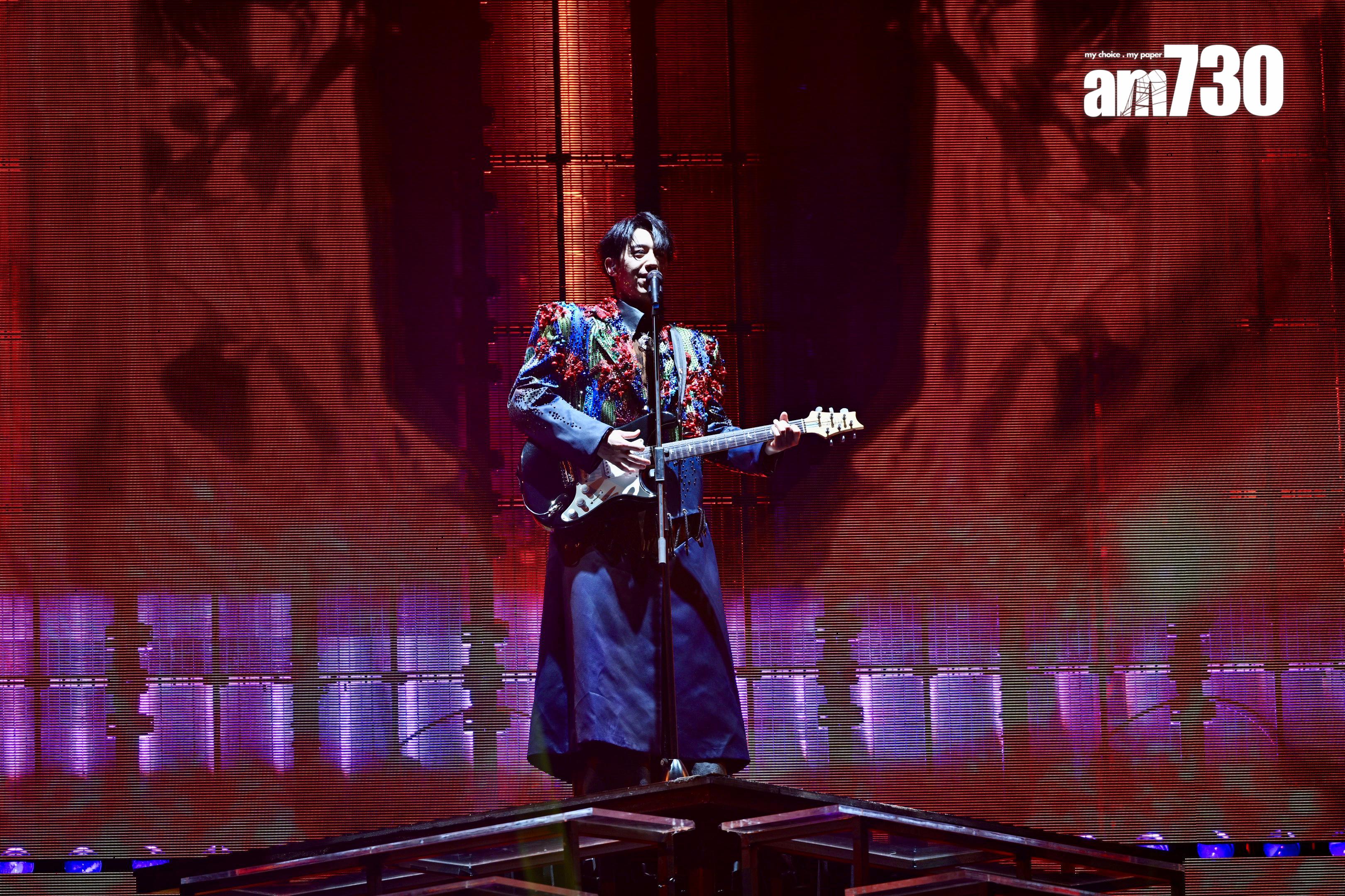 Jay Fung 以《尋找隱世巨聲》、《A New Day》 打頭陣,其後脫去外套唱出《入場人士注意》。