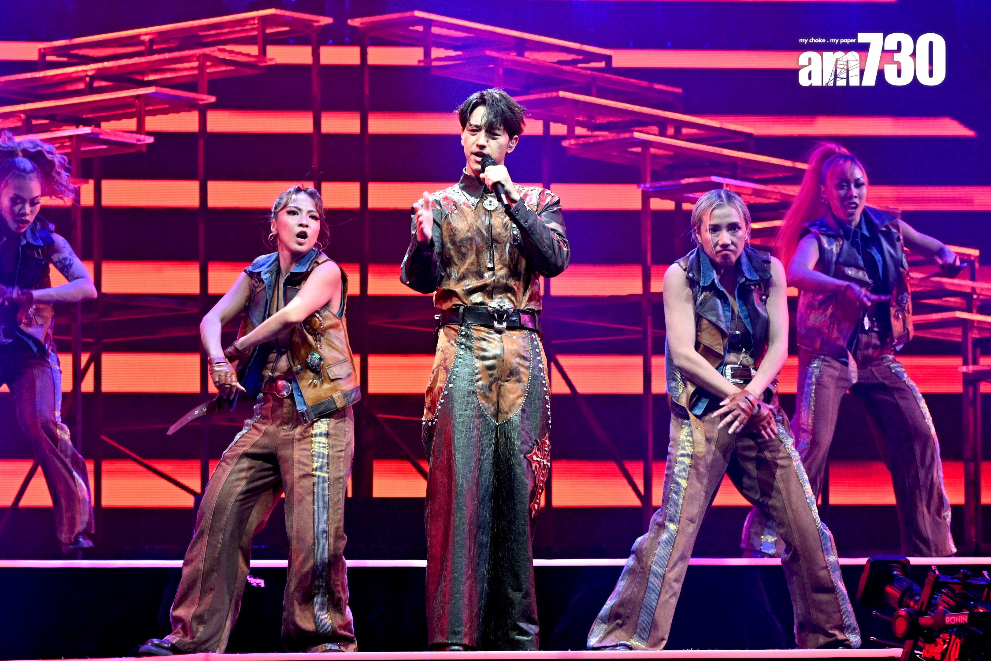 Jay Fung 以《尋找隱世巨聲》、《A New Day》 打頭陣,其後脫去外套唱出《入場人士注意》。