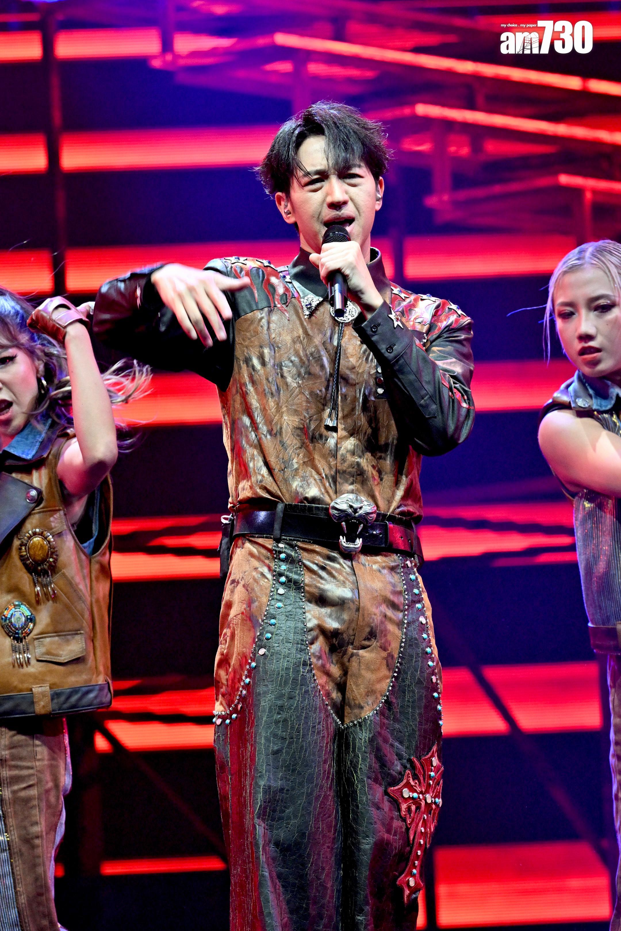 Jay Fung 以《尋找隱世巨聲》、《A New Day》 打頭陣,其後脫去外套唱出《入場人士注意》。