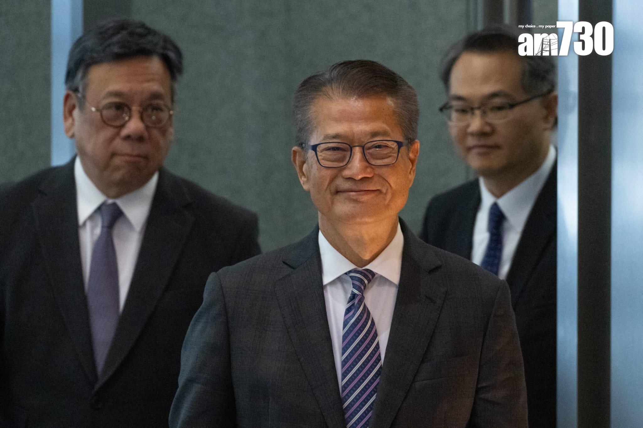 《〈內地與香港關於建立更緊密經貿關係的安排〉服務貿易協議》的協議二簽署儀式在 行政長官李家超的見證下,財政司司長陳茂波將與國家商務部國際貿易談判副代表李詠箑簽署協議。(蘇文傑攝)