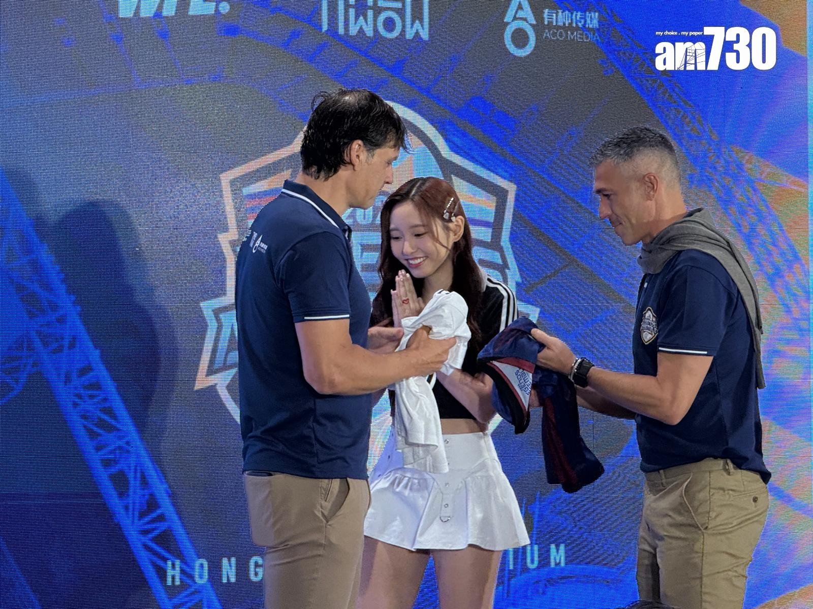 皇馬球星對巴塞傳奇|Ivy So獲加西亞及摩連迪斯簽名。