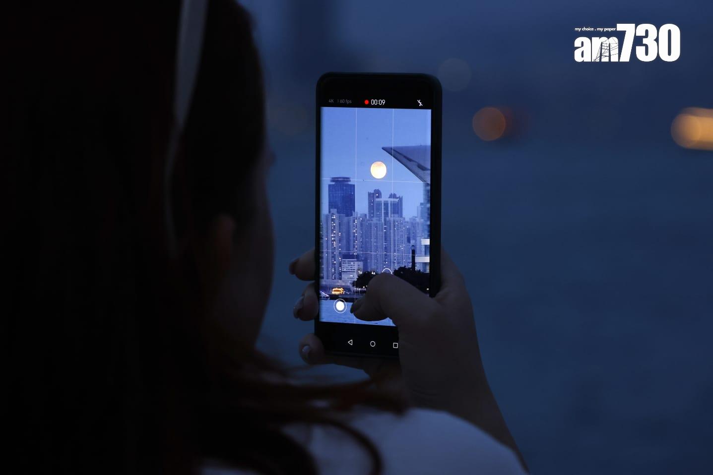 今年最大超級月亮「獵人月亮」登場! 連續三晚高掛夜空(林俊源攝)