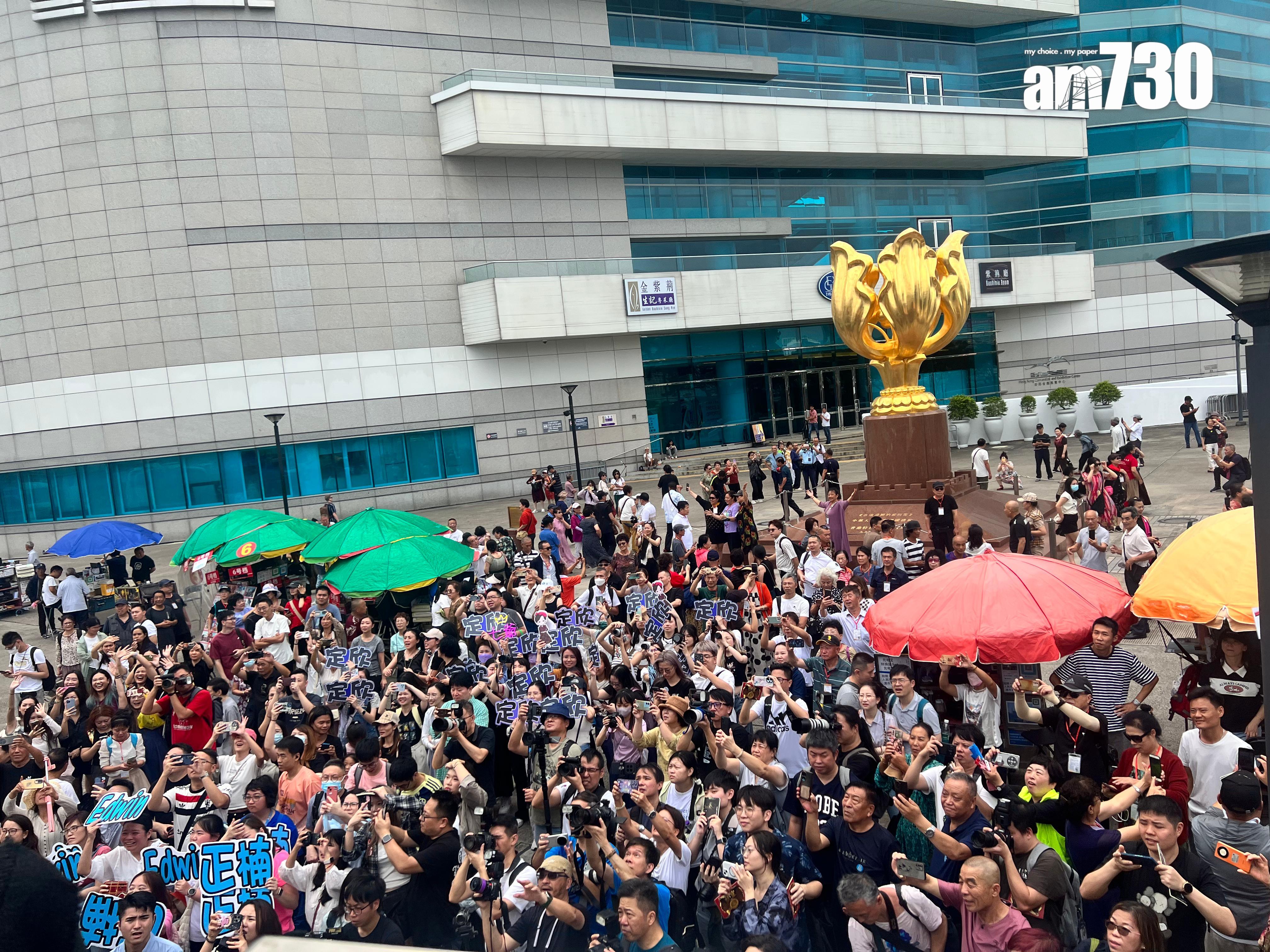 《巾幗梟雄之懸崖》宣傳,吸引數百群眾到場。(娛樂組攝)