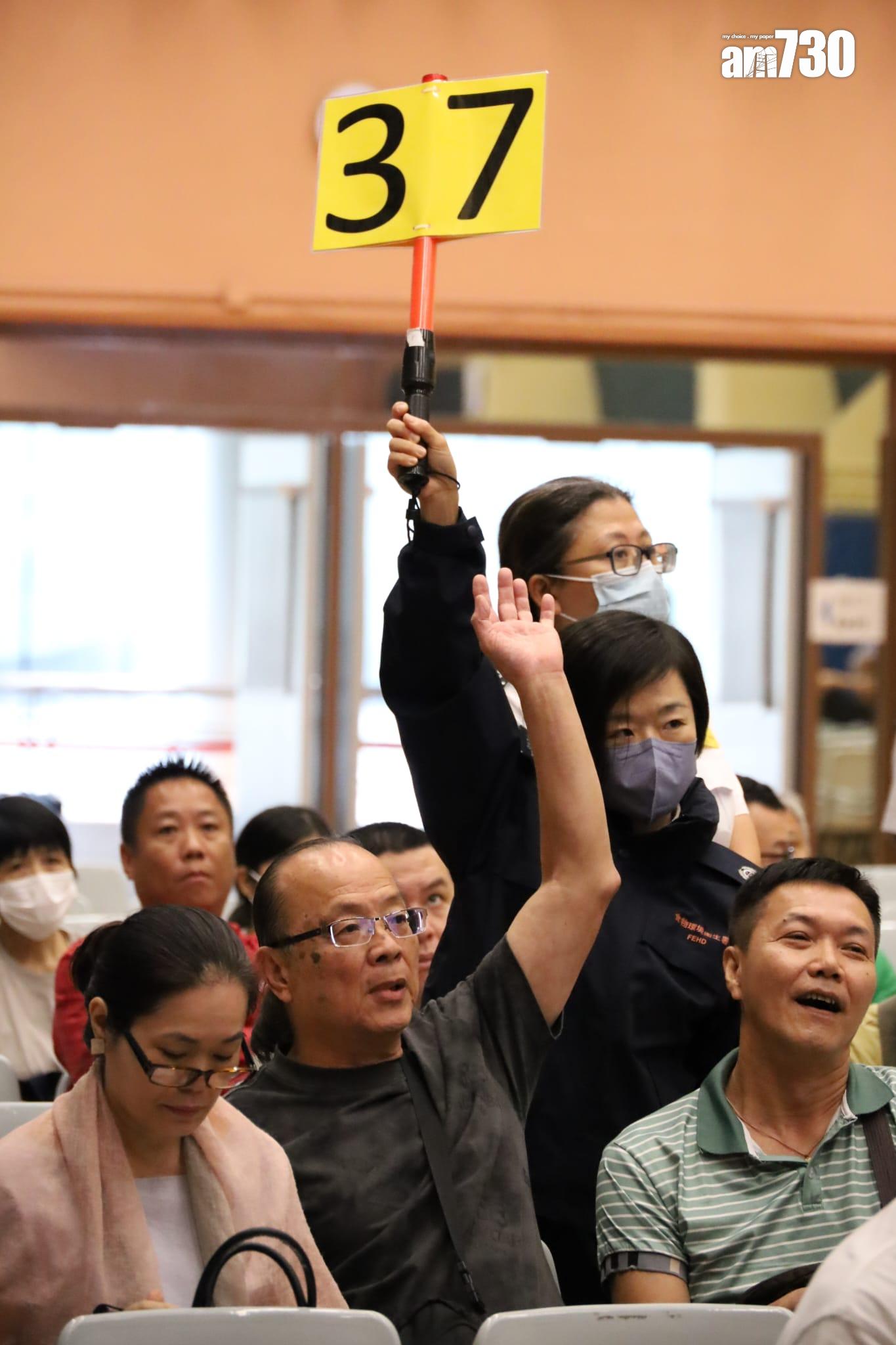 維園年宵攤位競投,投得熟食攤位c舖男子。(鍾式明攝)