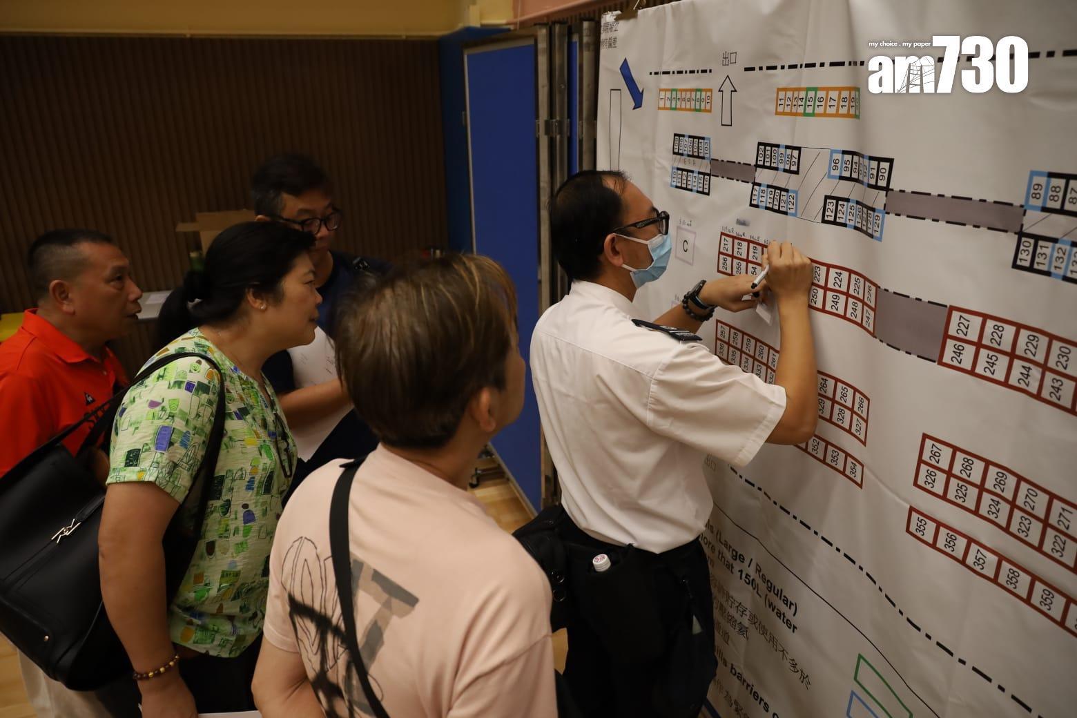 維園年宵攤位競投今開鑼 兩快餐攤位底價成交 最貴18.4萬(鍾式明攝)