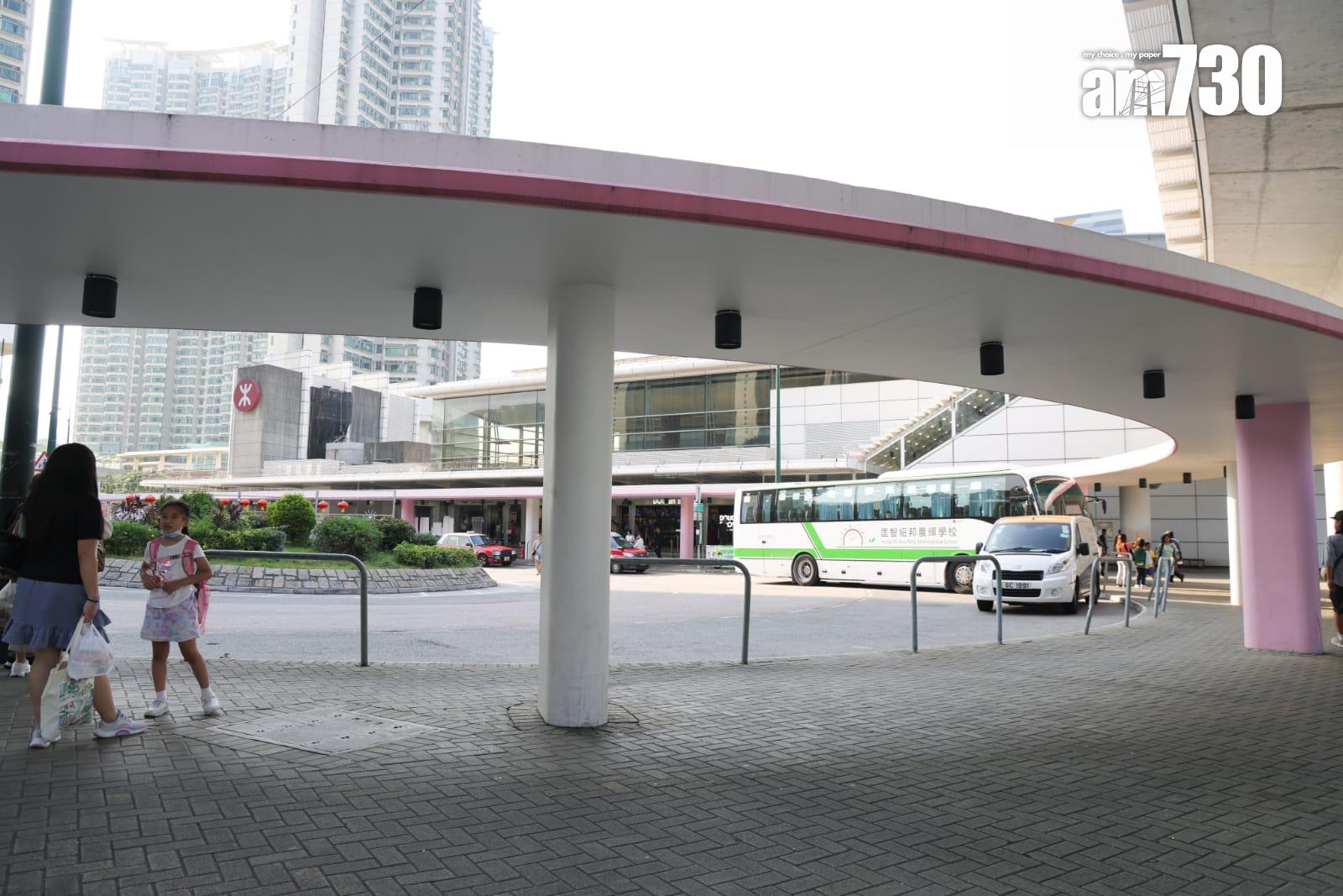 港鐵周六晚將提供免費接駁巴士,白柱為當日駁巴士位置。(吳康琦攝)