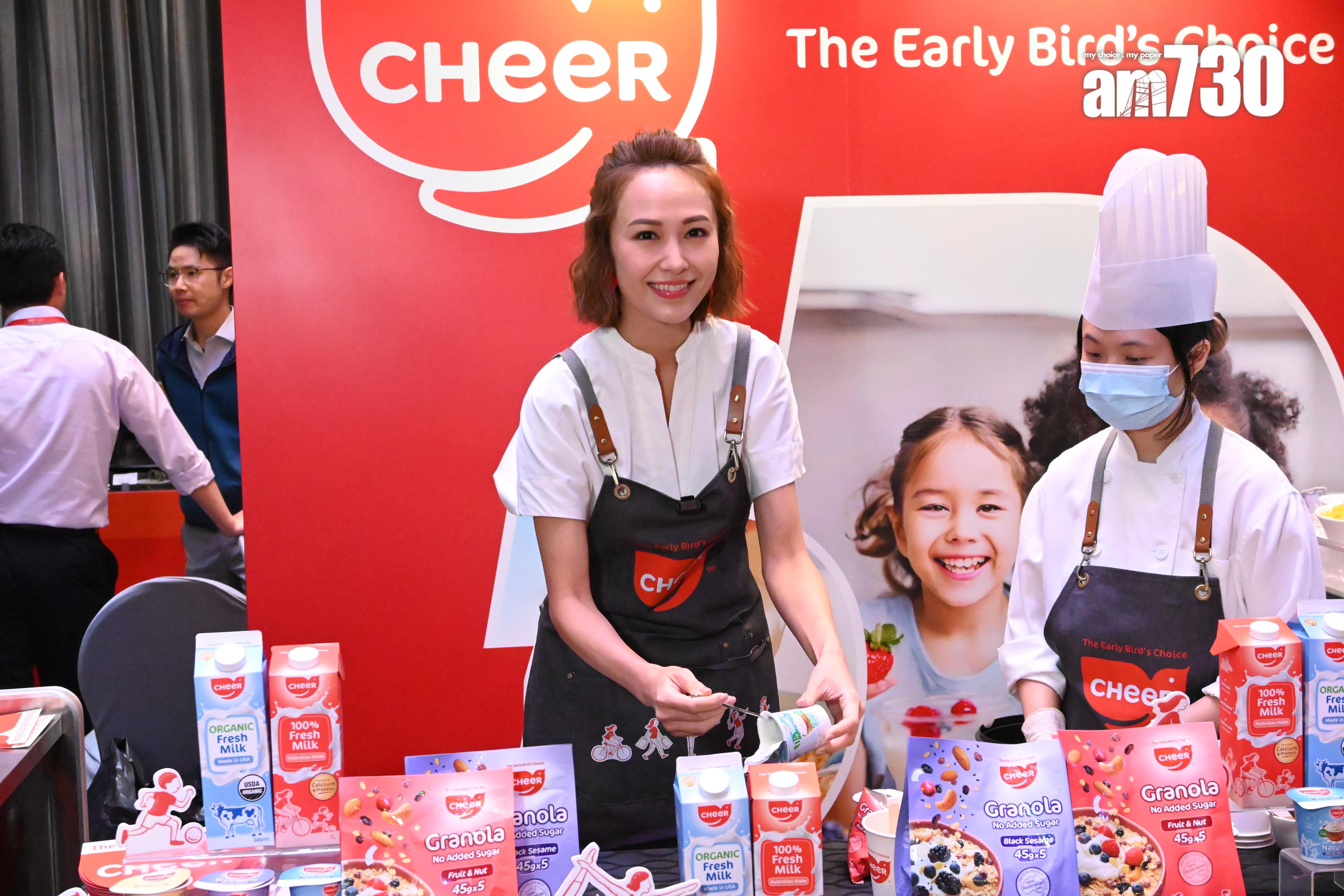 湯怡即場炮製囡囡最喜愛吃的早餐食品。