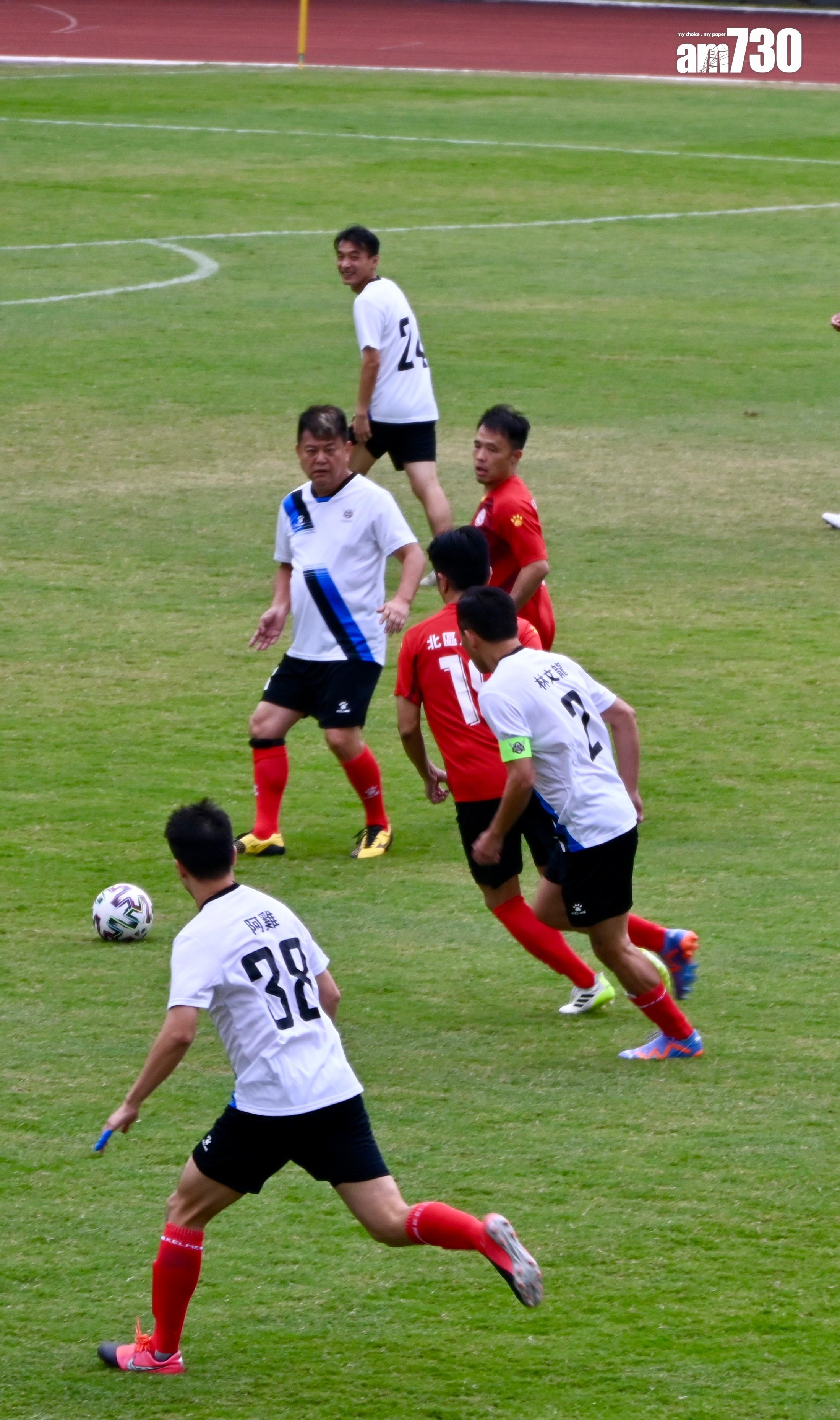 叻哥與林文龍率先上陣,林文龍表現較為積極。(娛樂組攝)