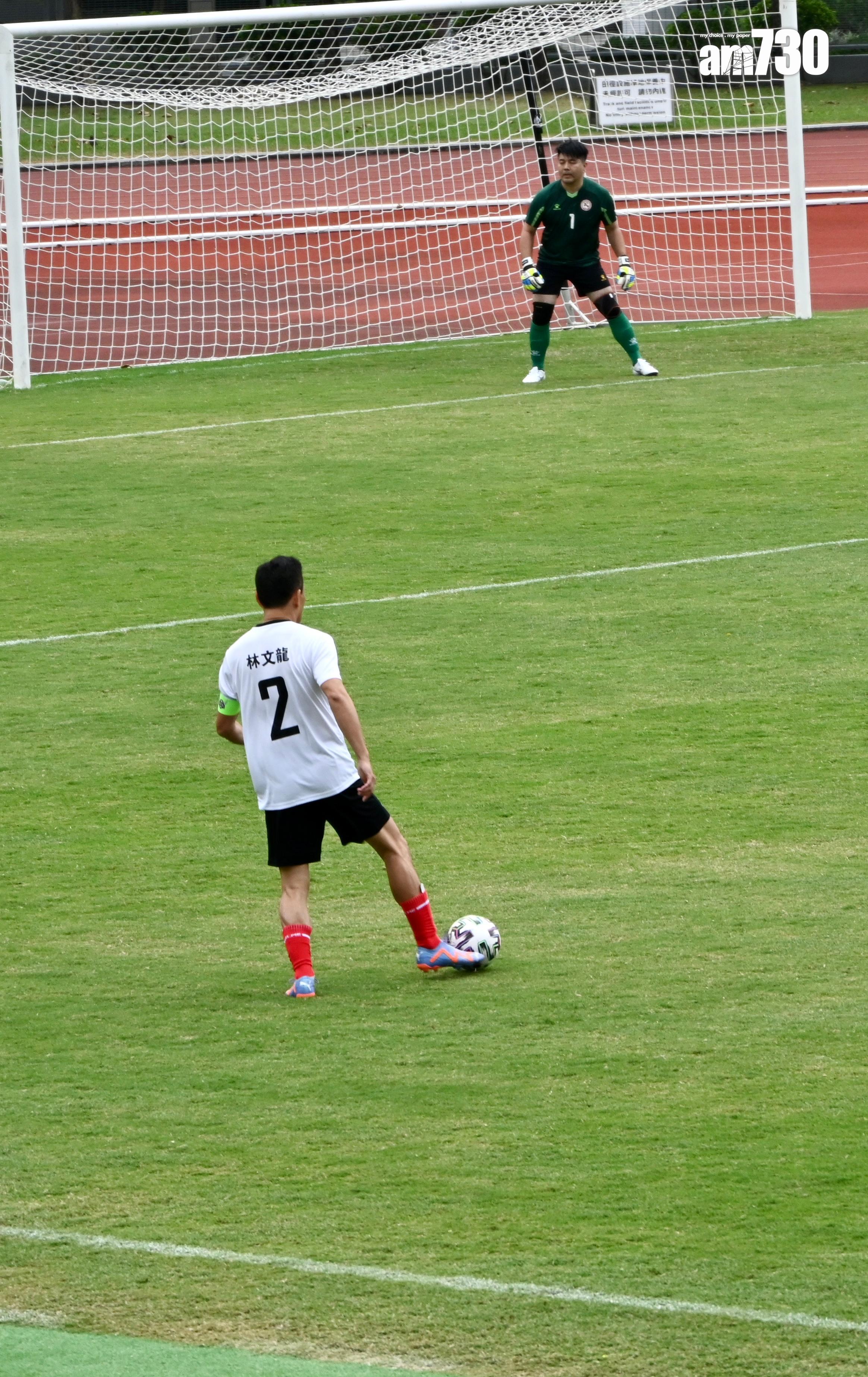 叻哥與林文龍率先上陣,林文龍表現較為積極。(娛樂組攝)