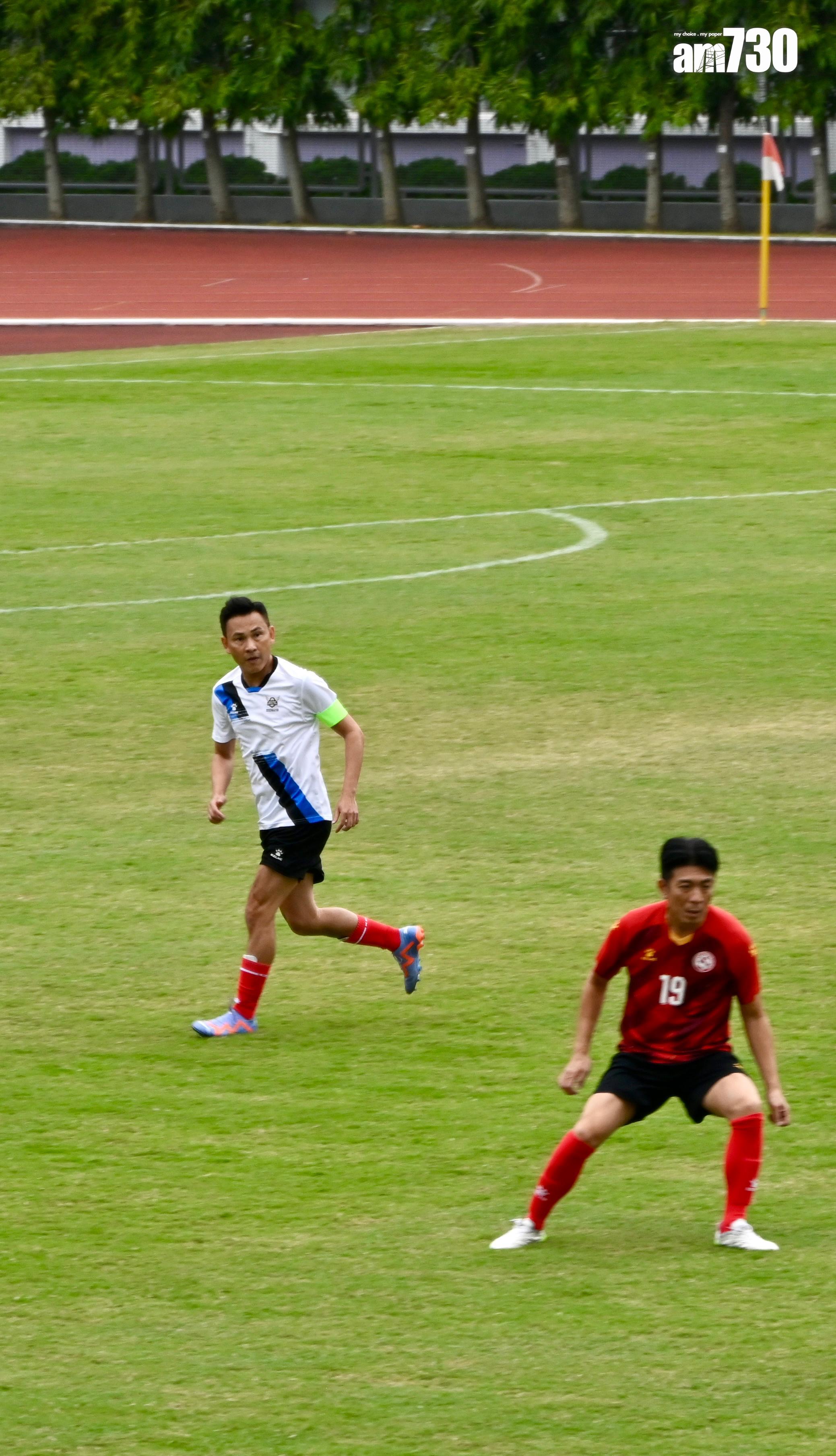 叻哥與林文龍率先上陣,林文龍表現較為積極。(娛樂組攝)