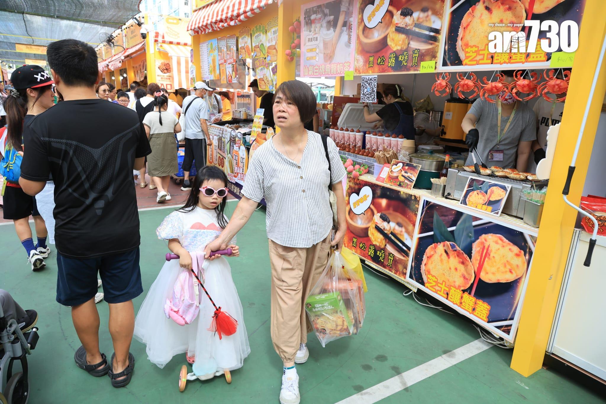 廠商會主辦的「第11屆香港美食嘉年華」於葵涌運動場開幕。(羅錦鴻攝)
