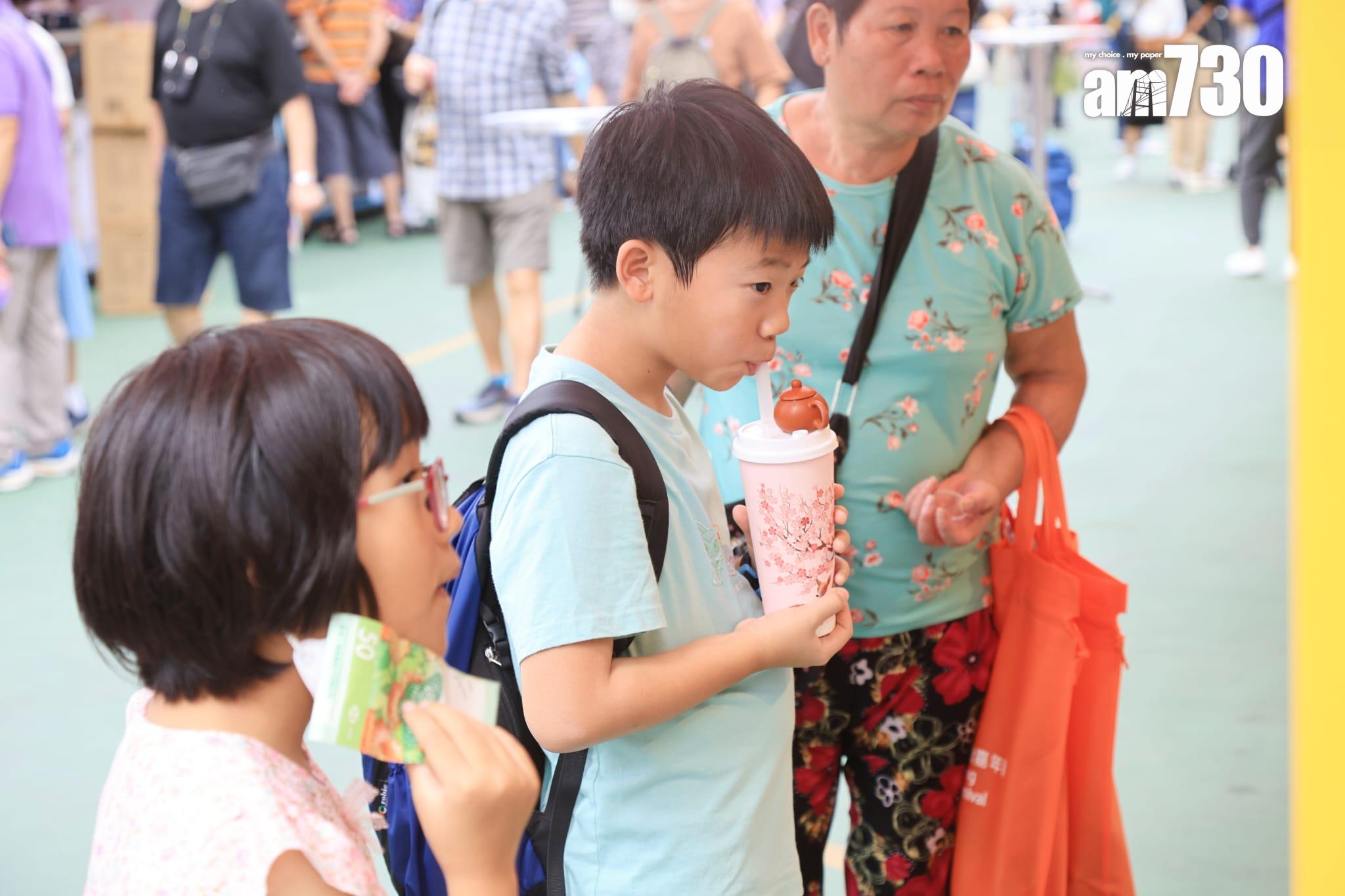 廠商會主辦的「第11屆香港美食嘉年華」於葵涌運動場開幕。(羅錦鴻攝)