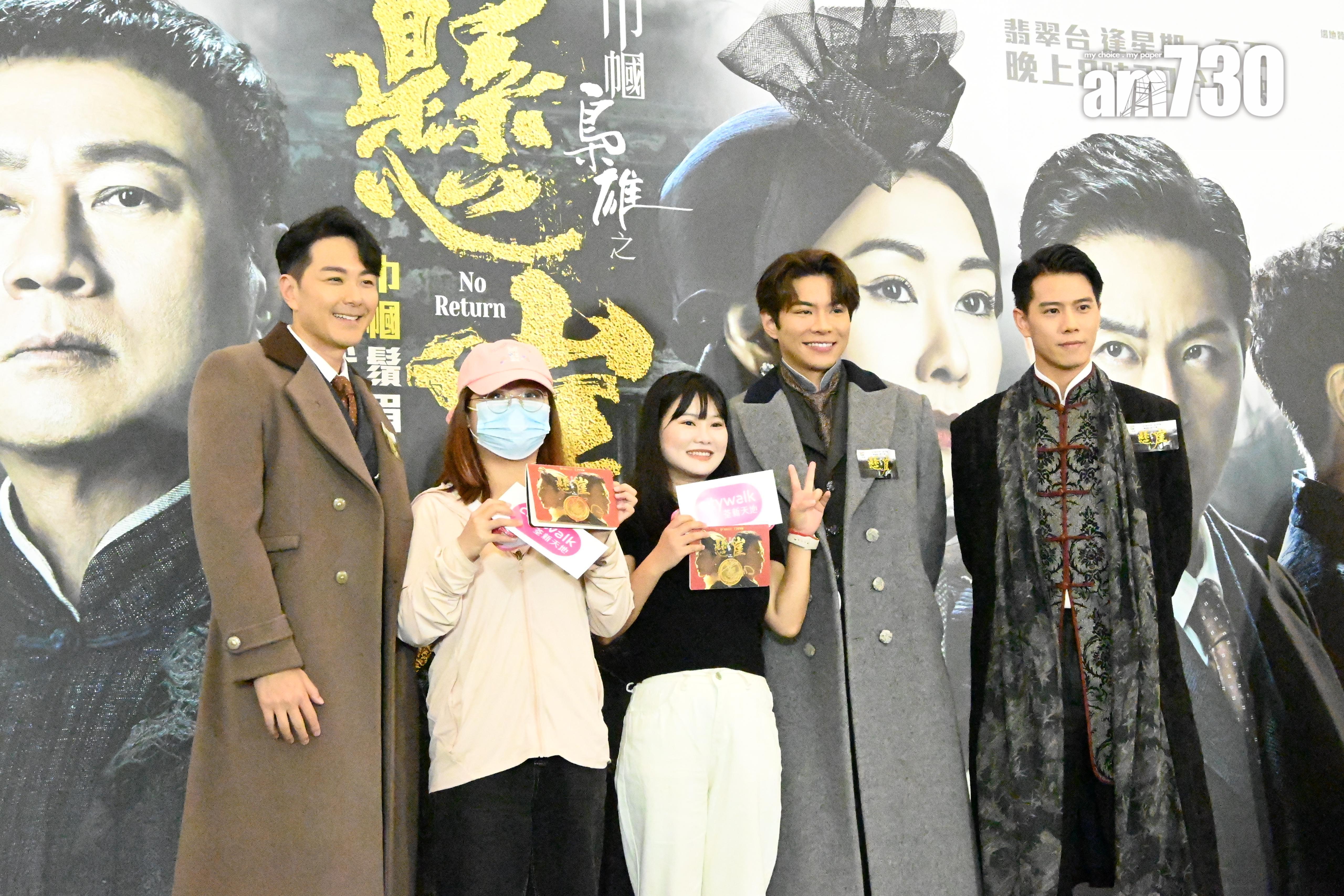 蕭正楠與現場觀眾大玩遊戲,兩位都是他的fans。(娛樂組攝)