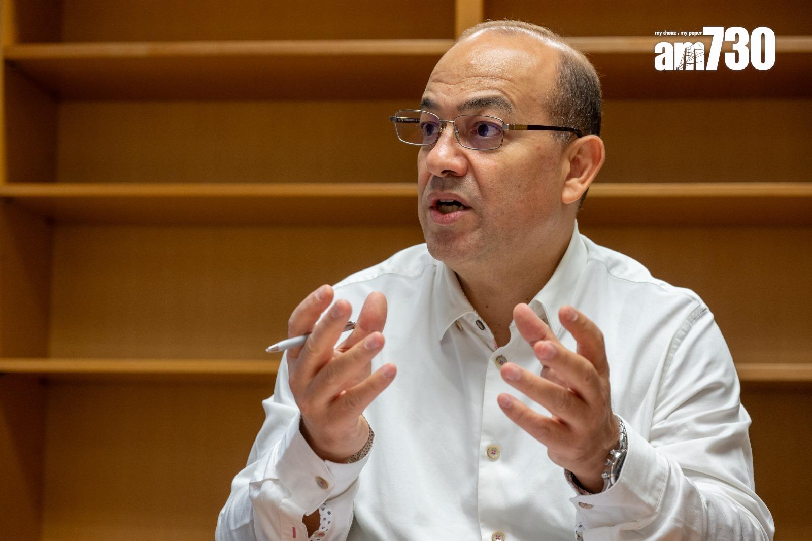 HKU SPACE阿拉伯語及文化兼任導師Chokri Alaya表示,學生中有公務員和商界人士,相信未來學生人數會增加(陳奕釗攝)