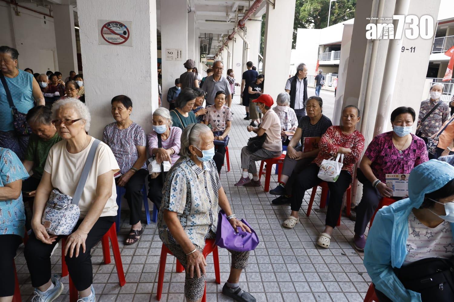 居民了解重建計劃細節。 (林俊源攝)