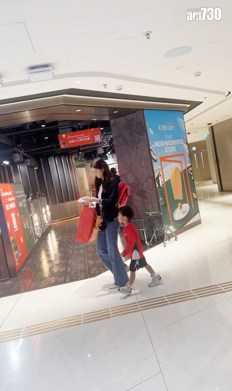 岑麗香湊小朋友都身力身為。