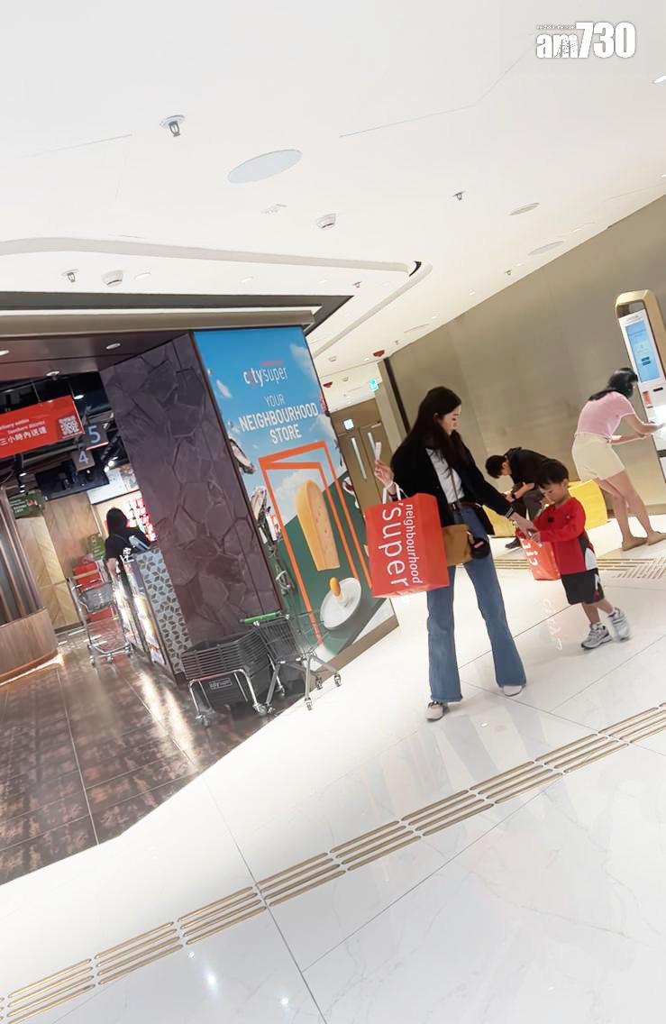 岑麗香湊小朋友都身力身為。