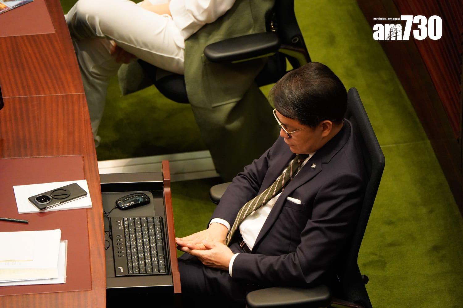 施政報告2024|張宇人疑似不敵睡意 行會成員亦失焦閉目養神|Ray Online(吳康琦攝)