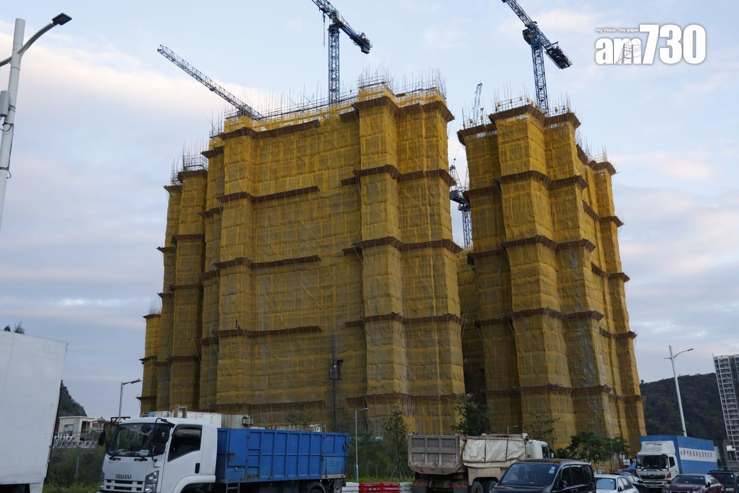 有傳媒報道,長實位於安達臣道首置項目地盤出現工程問題。長實表示有關樓宇的紮鐵及鋼筋工序仍在進行中,並未完成,駐地盤結構工程師亦未進行相關檢測。(林俊源攝)