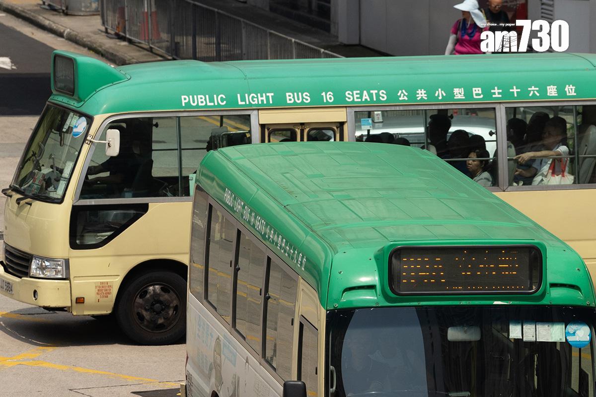 網傳有專綫小巴公司張貼告示,重申只接受乘客以流通貨幣繳付車資。(資料圖片/蘇文傑攝)