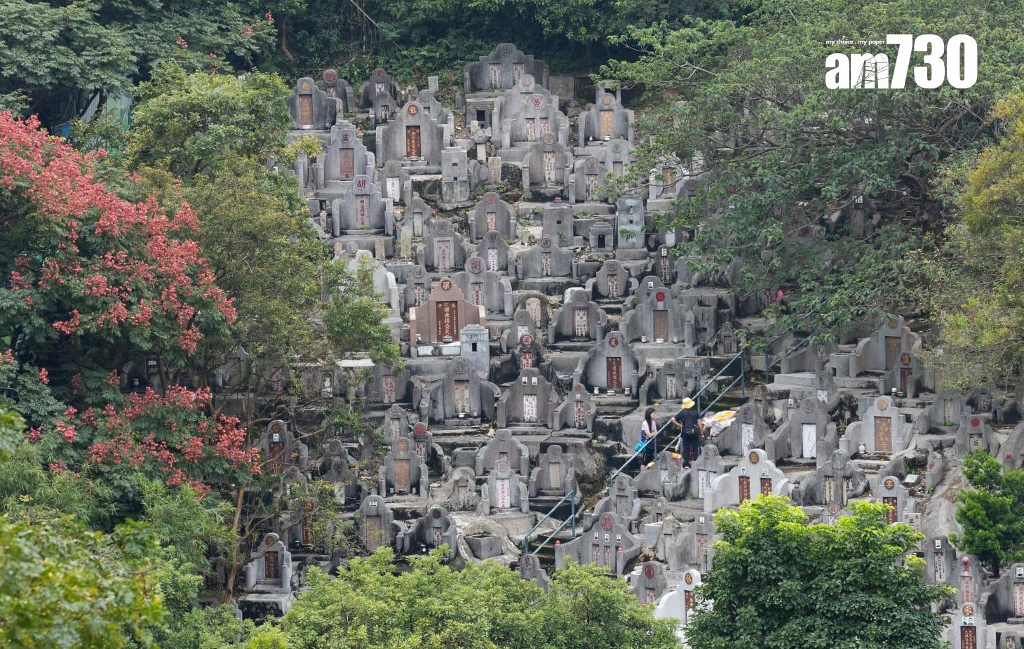 重陽節市民到鑽石山墳場掃墓(蘇文傑攝)