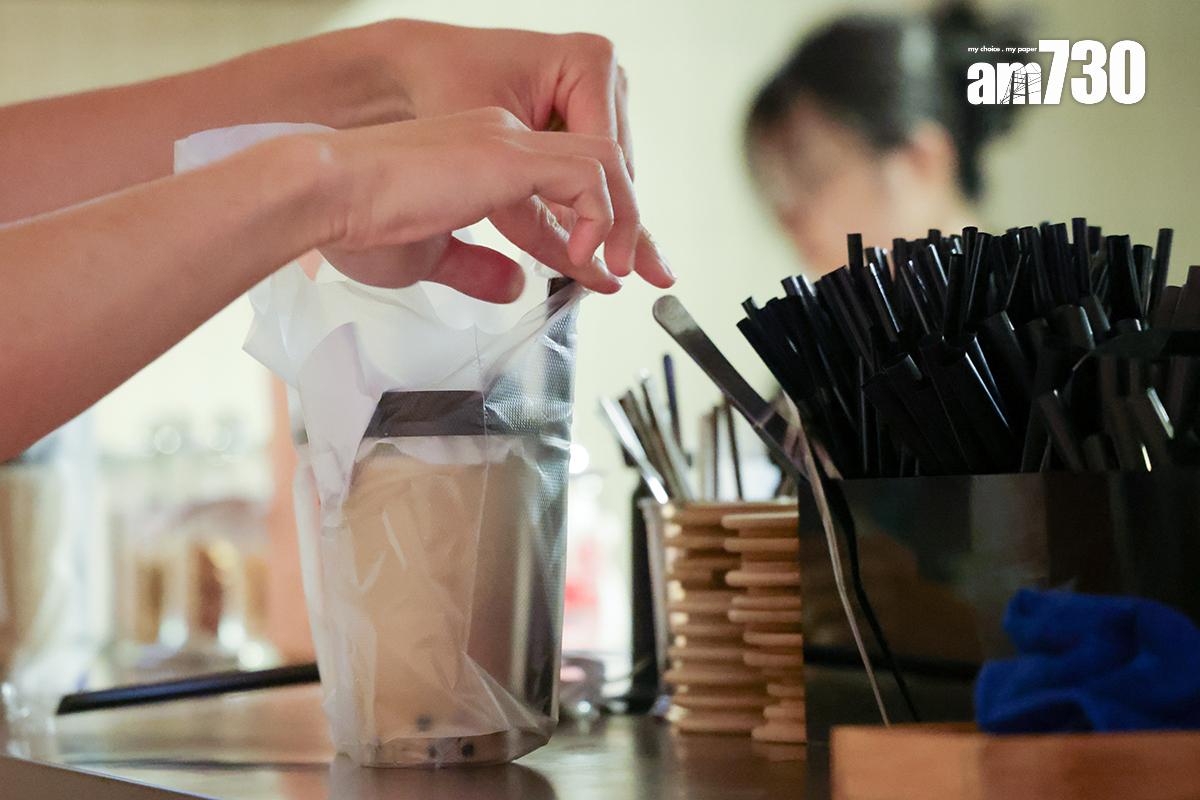 Jacky的餐廳已轉用蔗渣飲管。(吳康琦攝)